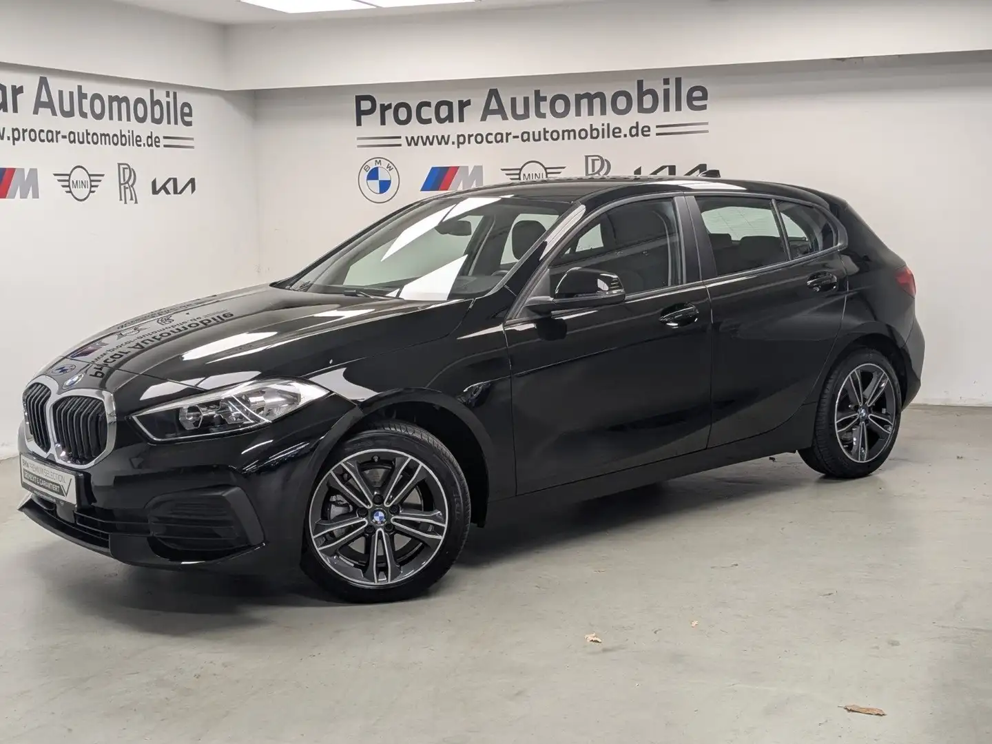 BMW 118 i Live Plus PDC DAB WLAN Shz Schwarz - 2