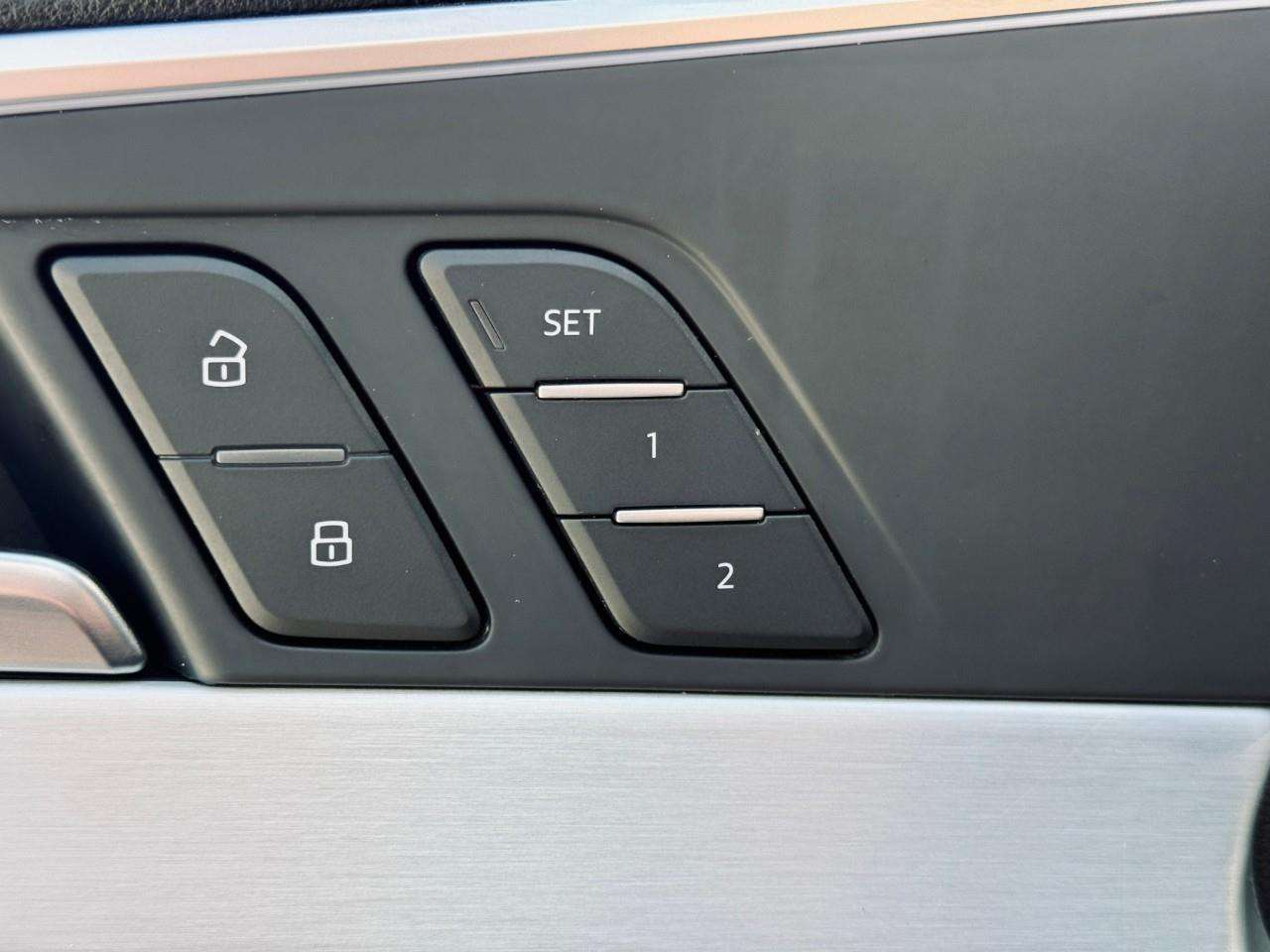 2017 Audi A4 Sunroof / Navigation / Heated &amp; Ventilated Fro thumb 24
