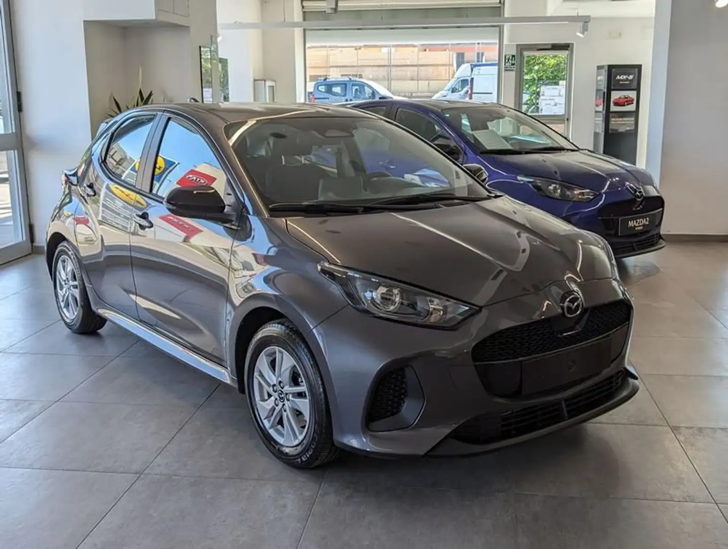 Mazda 2 1.5 VVT e-CVT Full Hybrid Electric Centre-Line Grigio - 1