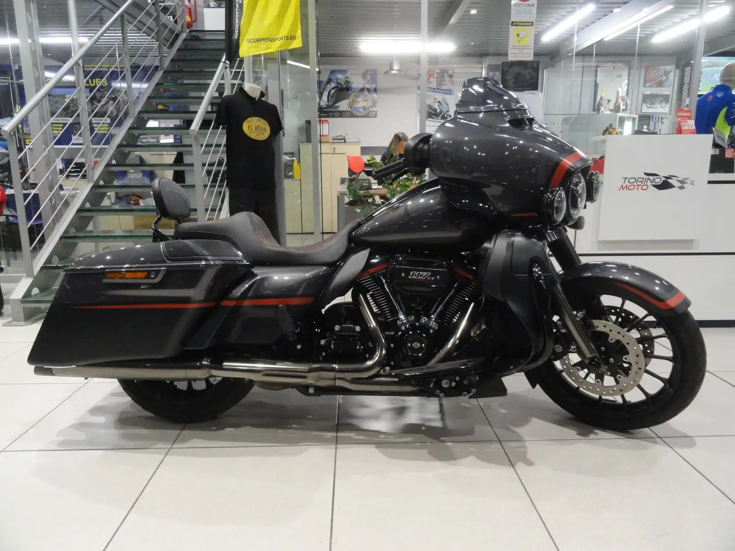 Harley-Davidson Street Glide CVO 117 c.i. Grigio - 1
