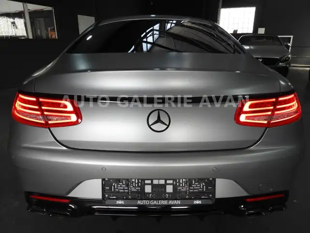 Mercedes-Benz S-Class view 5