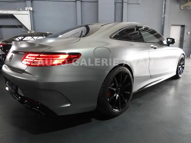 Mercedes-Benz S-Class view 4