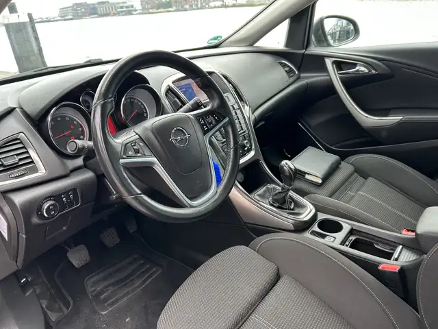 Opel Astra view 18