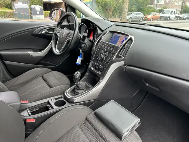 Opel Astra view 3