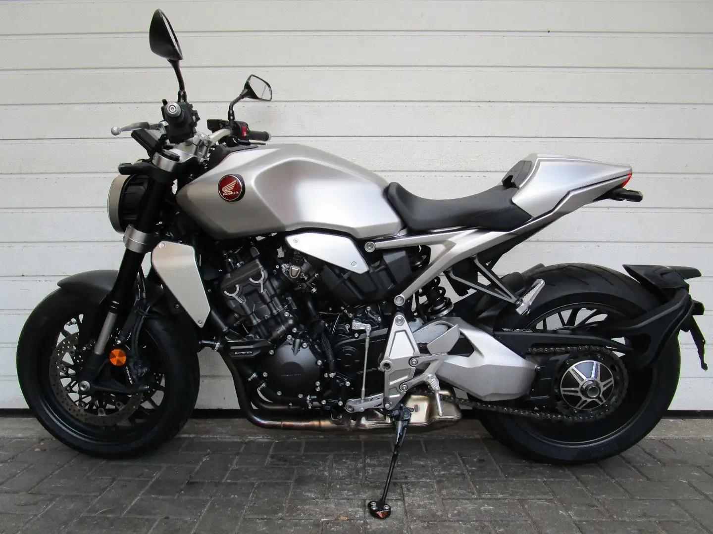 Honda CB 1000 RA    6041 km   1.Hand    Neuzustand Stříbrná - 2