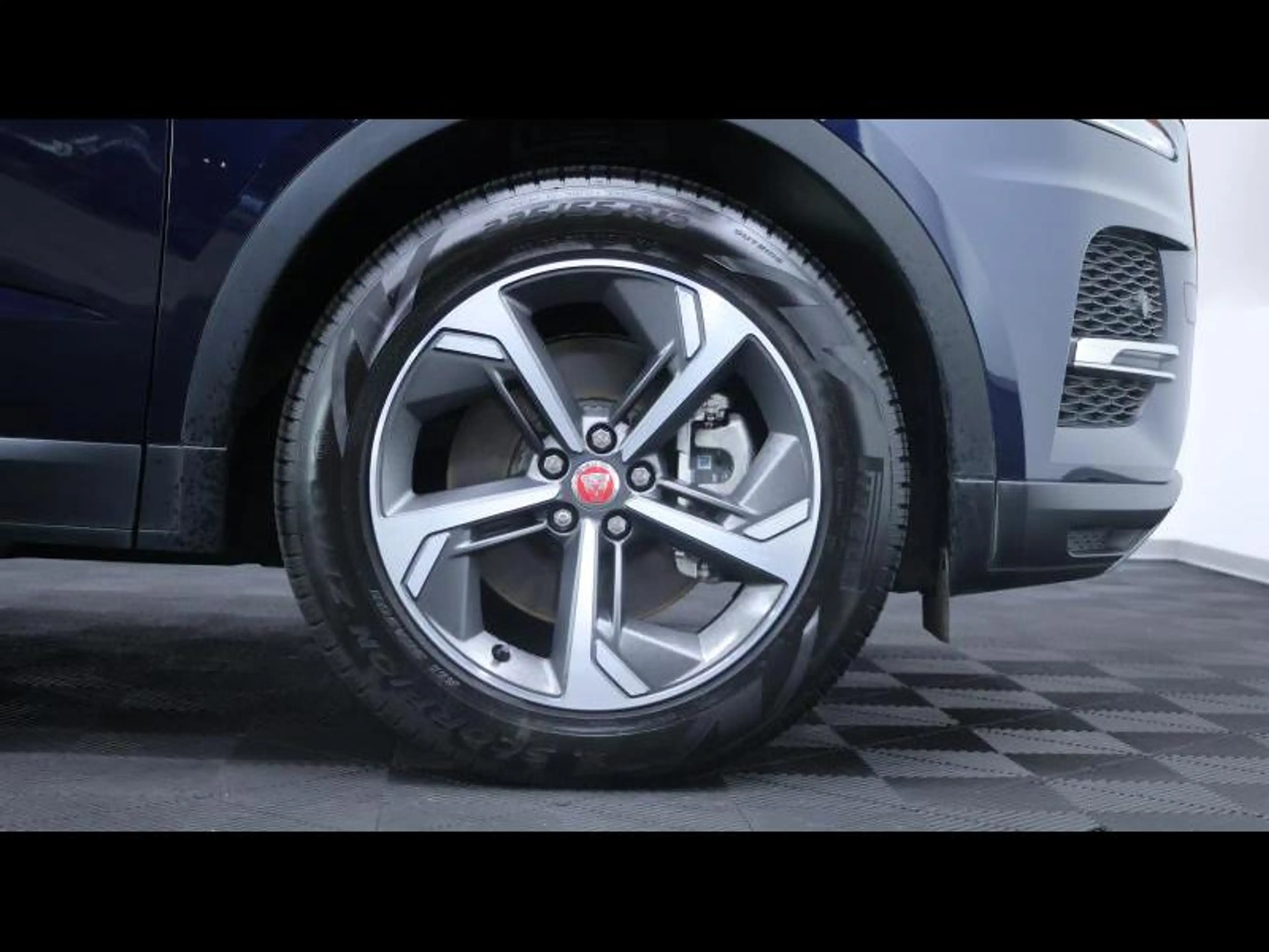 Jaguar E-Pace P160 S auto — photo 11