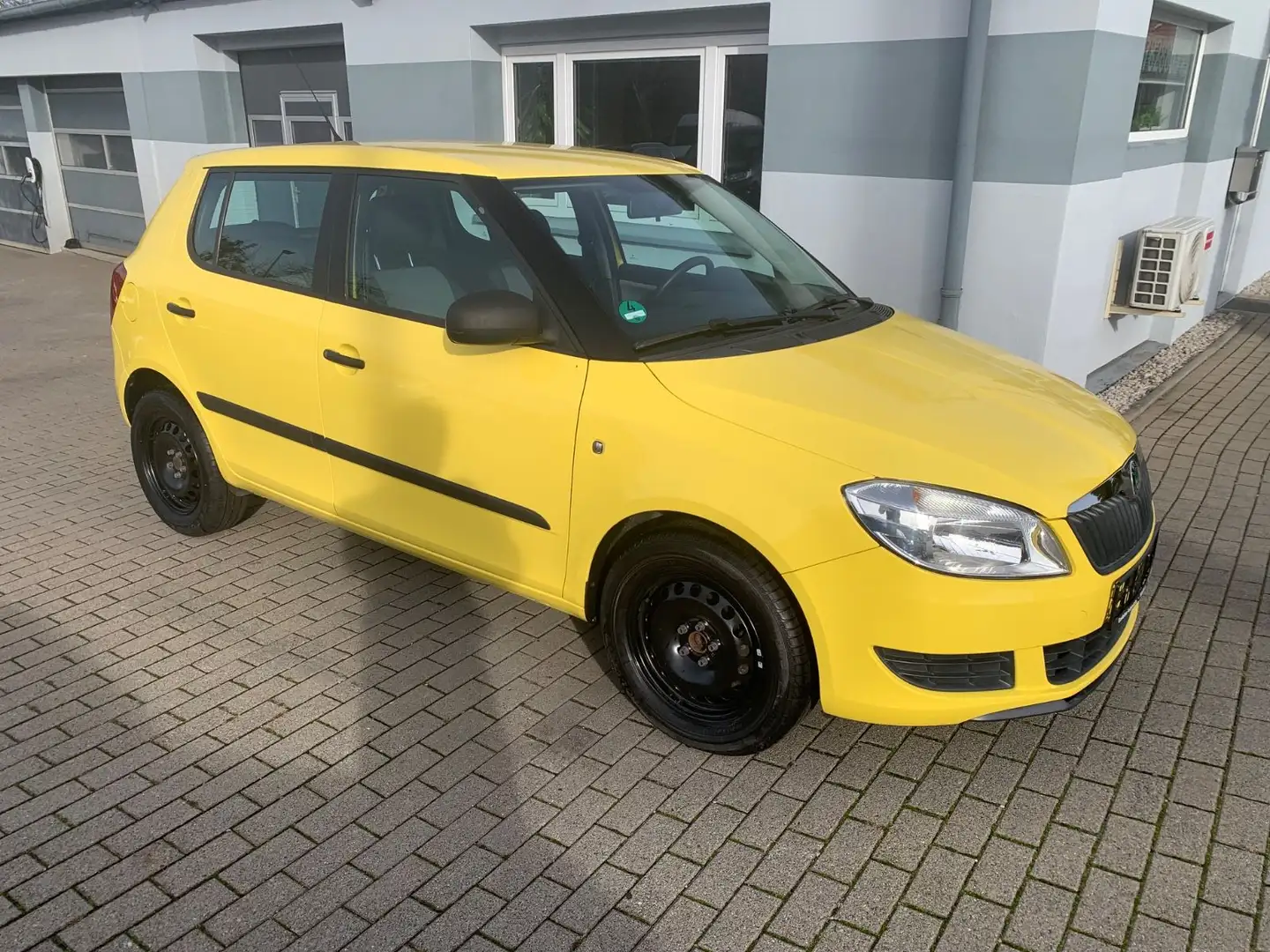Skoda Fabia Cool Edition 1,2 TSI Klima ZV 74TKM Gelb - 1