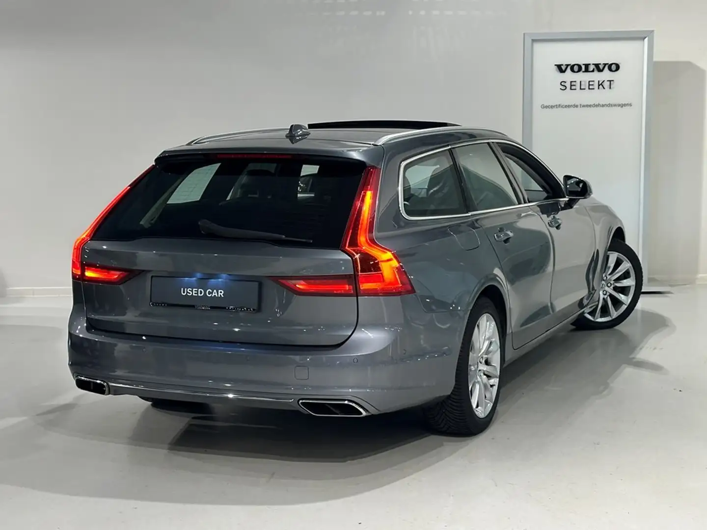Volvo V90 T6 AWD + PANO DAK /B&W/360 CAMERA Grijs - 2