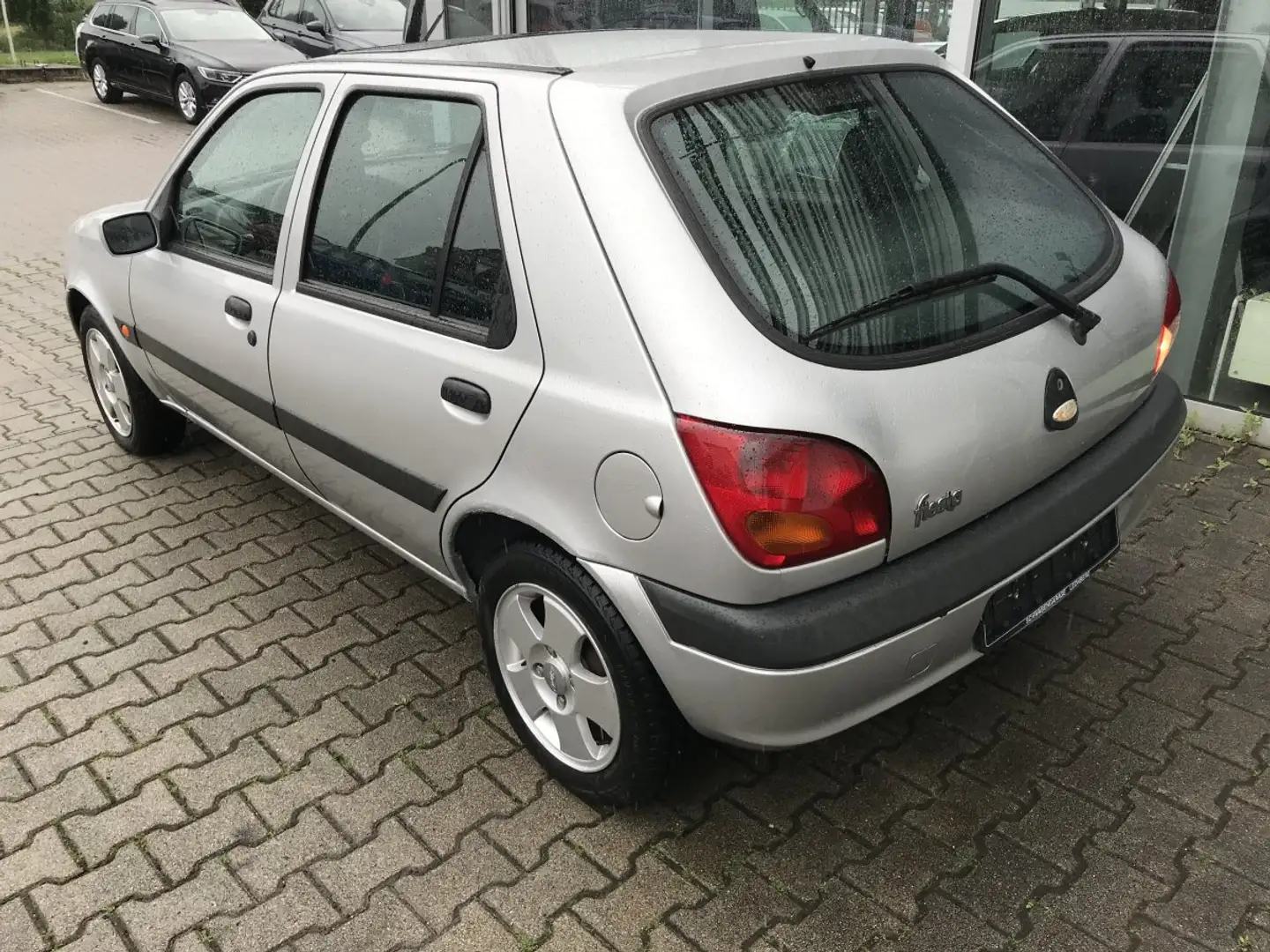Ford Fiesta Futura Klima*5-Türer*58800 km*Glasdach*Servo*Ganzj Plateado - 2