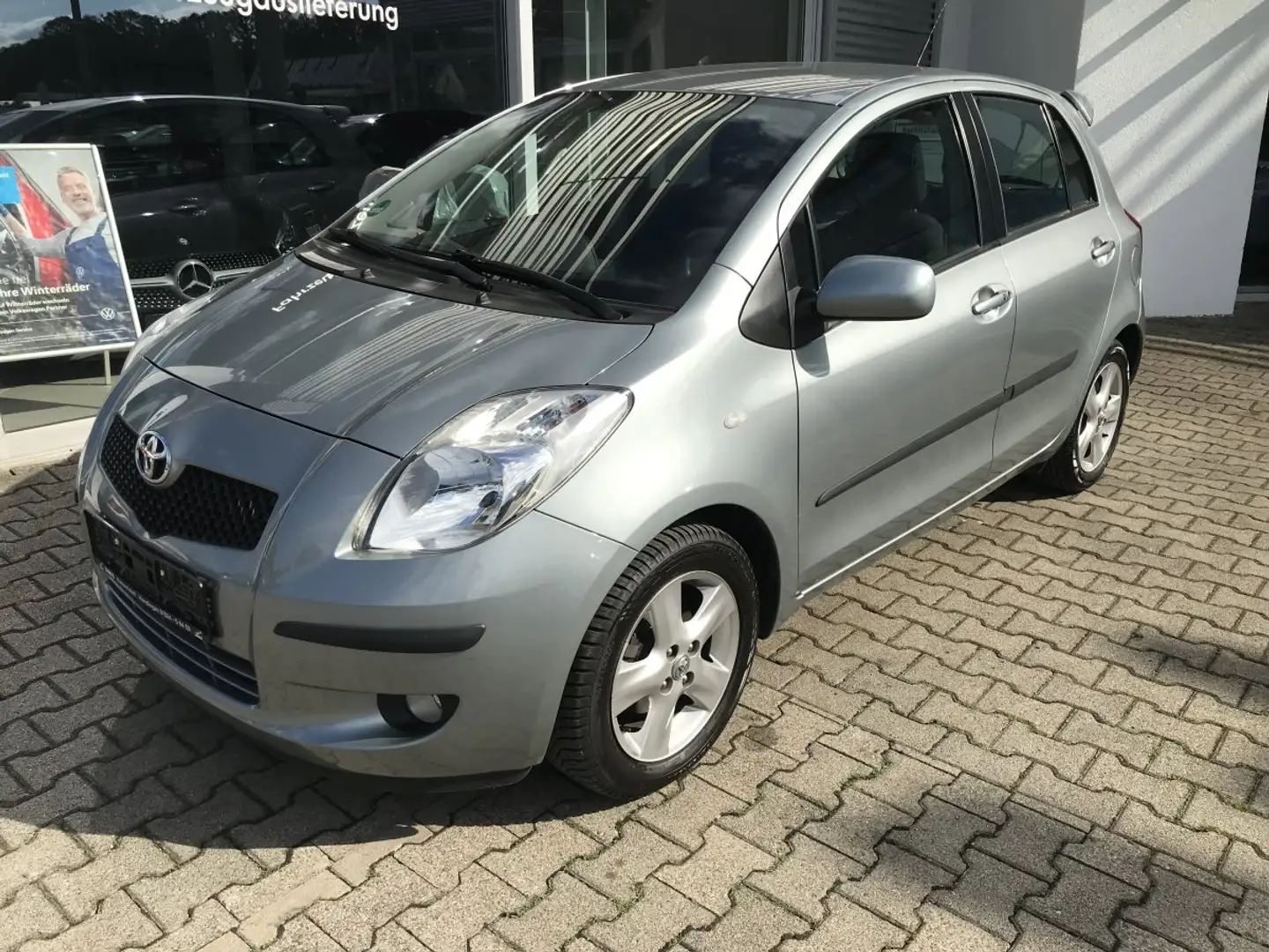 Toyota Yaris 1,3 Executive Automatik Klimaautomatik*Einparkhilf Gris - 2