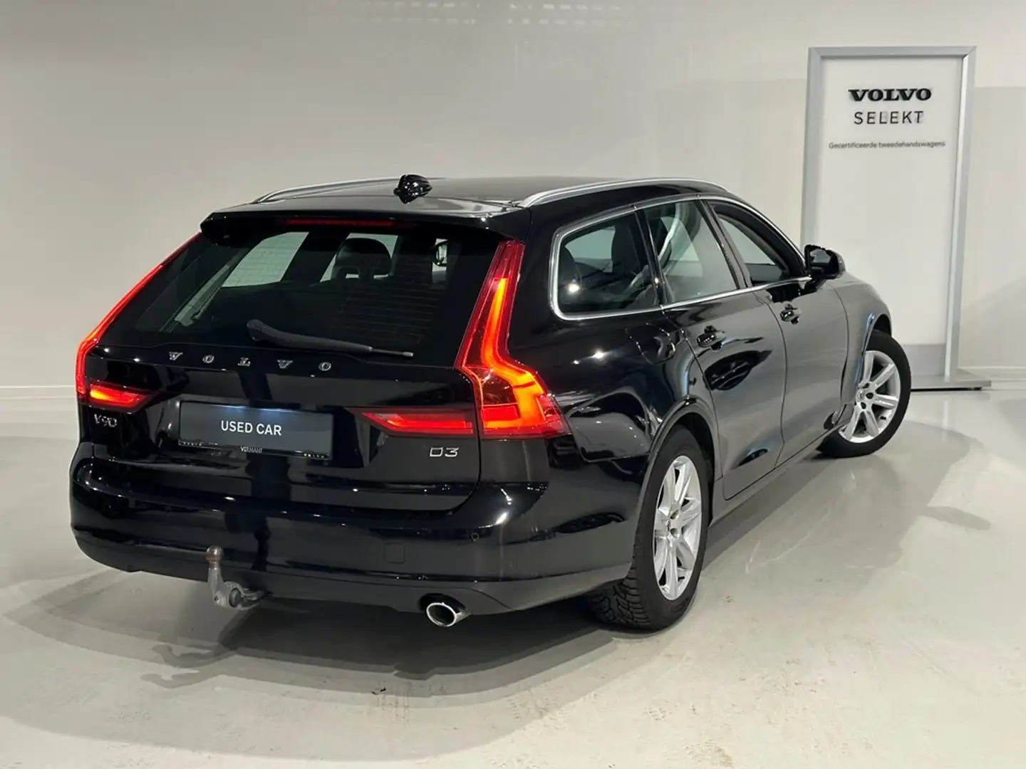 Volvo V90 D3 Momentum + electr trekhaak crna - 2