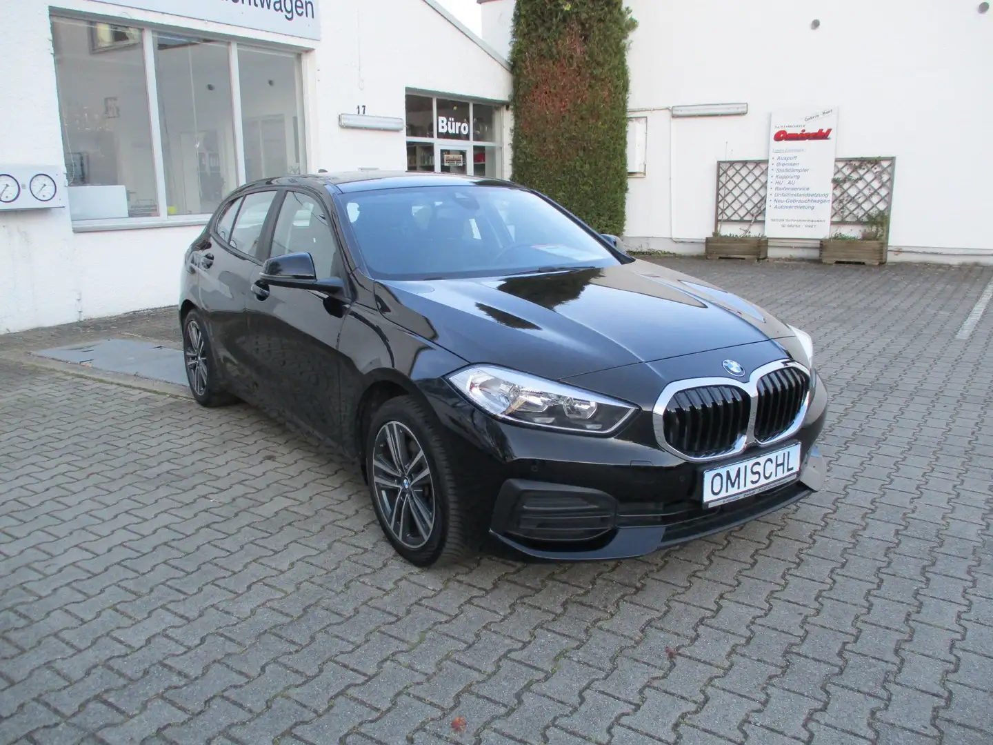 BMW 118 i Advantage PDC SHZ NAVI Schwarz - 2