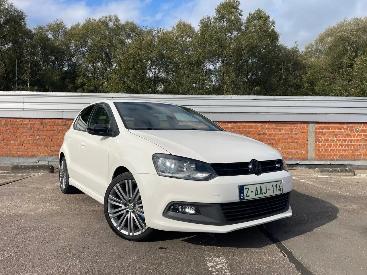Volkswagen Polo GT 1.4 TSI — photo 1 of 15