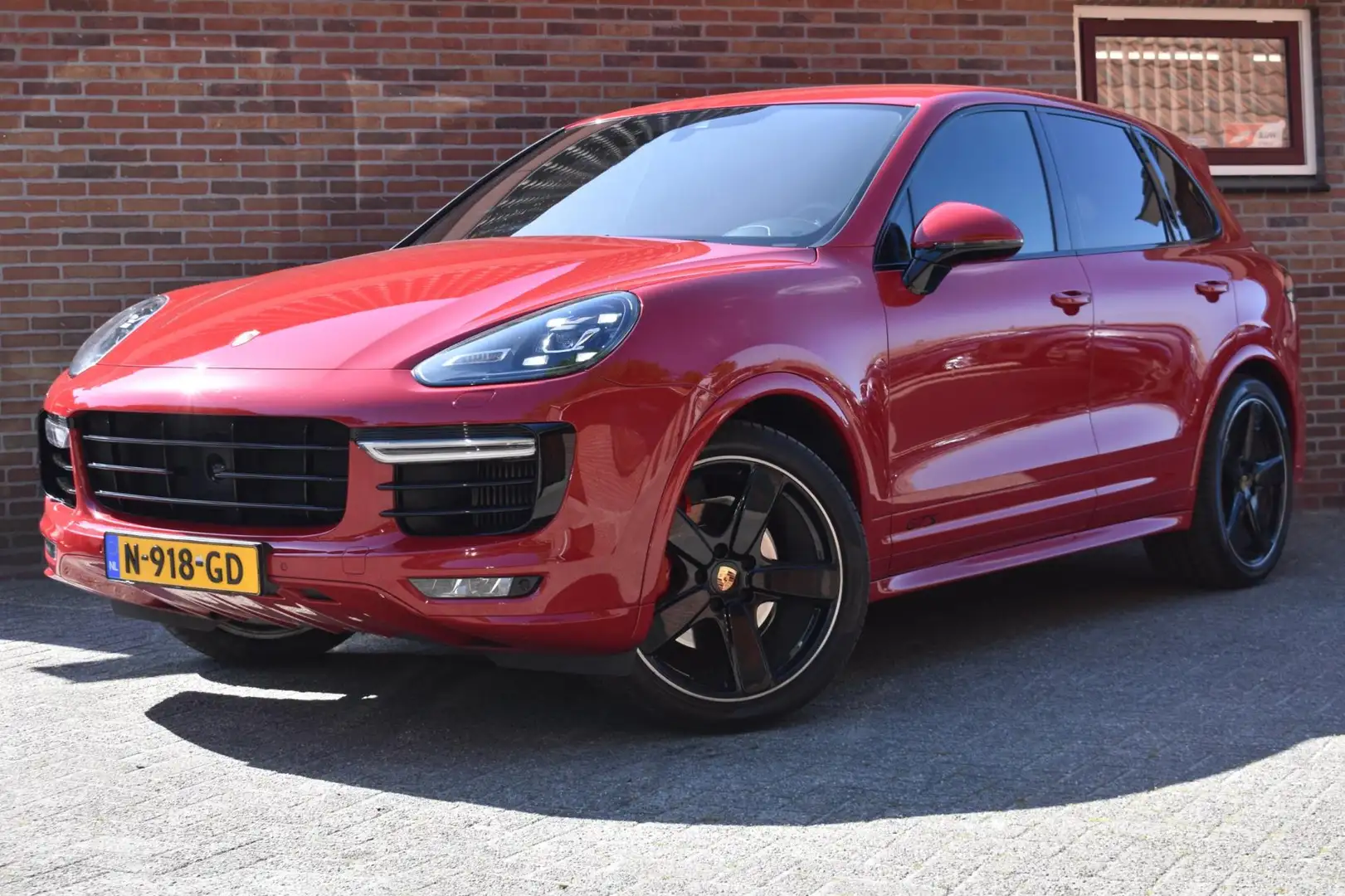 Porsche Cayenne 3.6 GTS '16 LED Leder Sport Chrono Clima Navi Crui Rood - 1