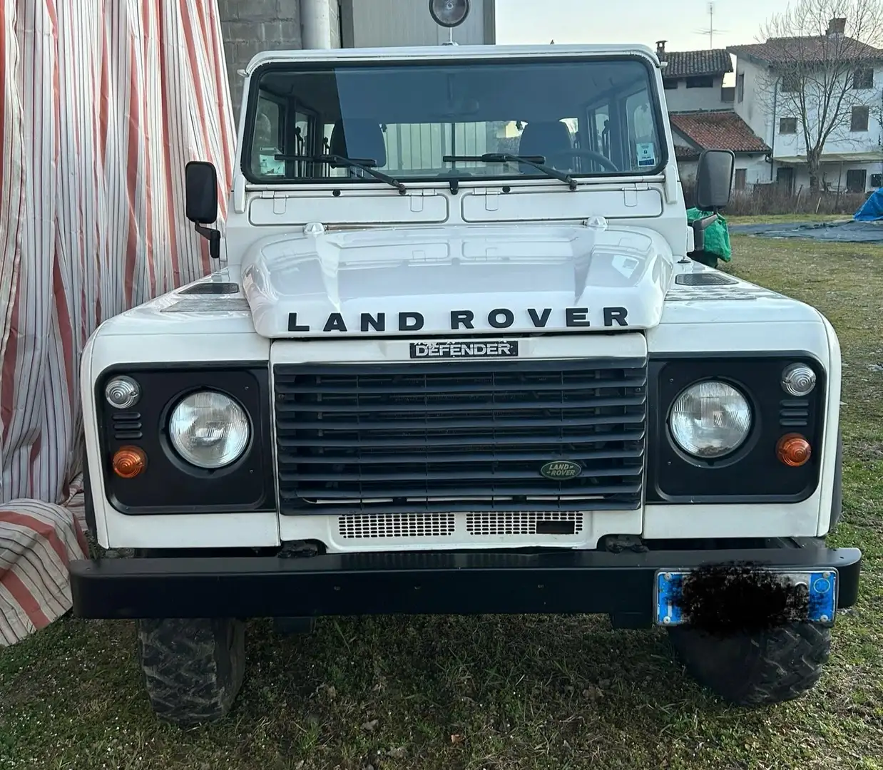 Land Rover Defender - 2