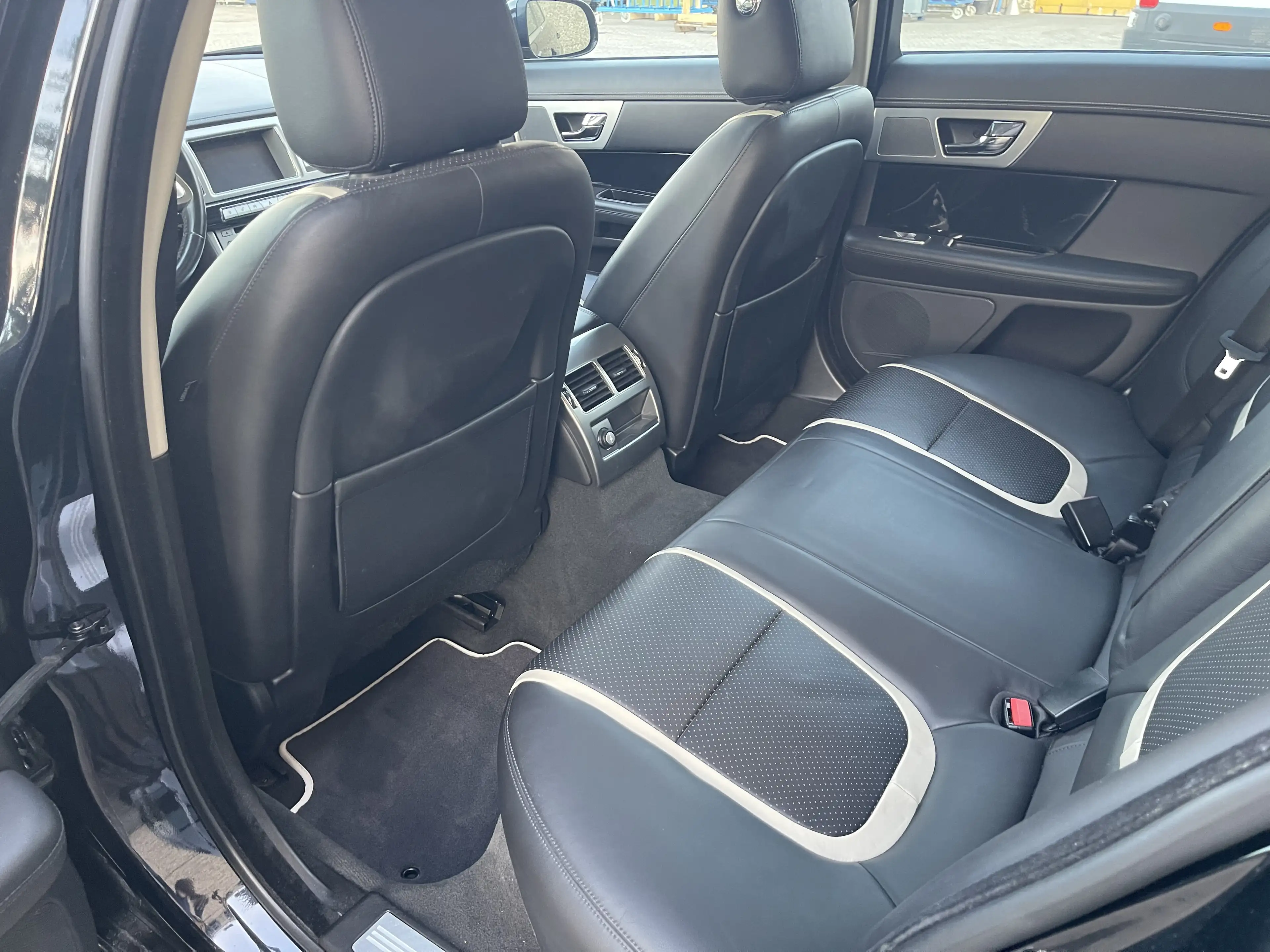Jaguar XF 5.0 V8 Portfolio Limousine Voll S-Heft 20 Zoll Top — photo 10