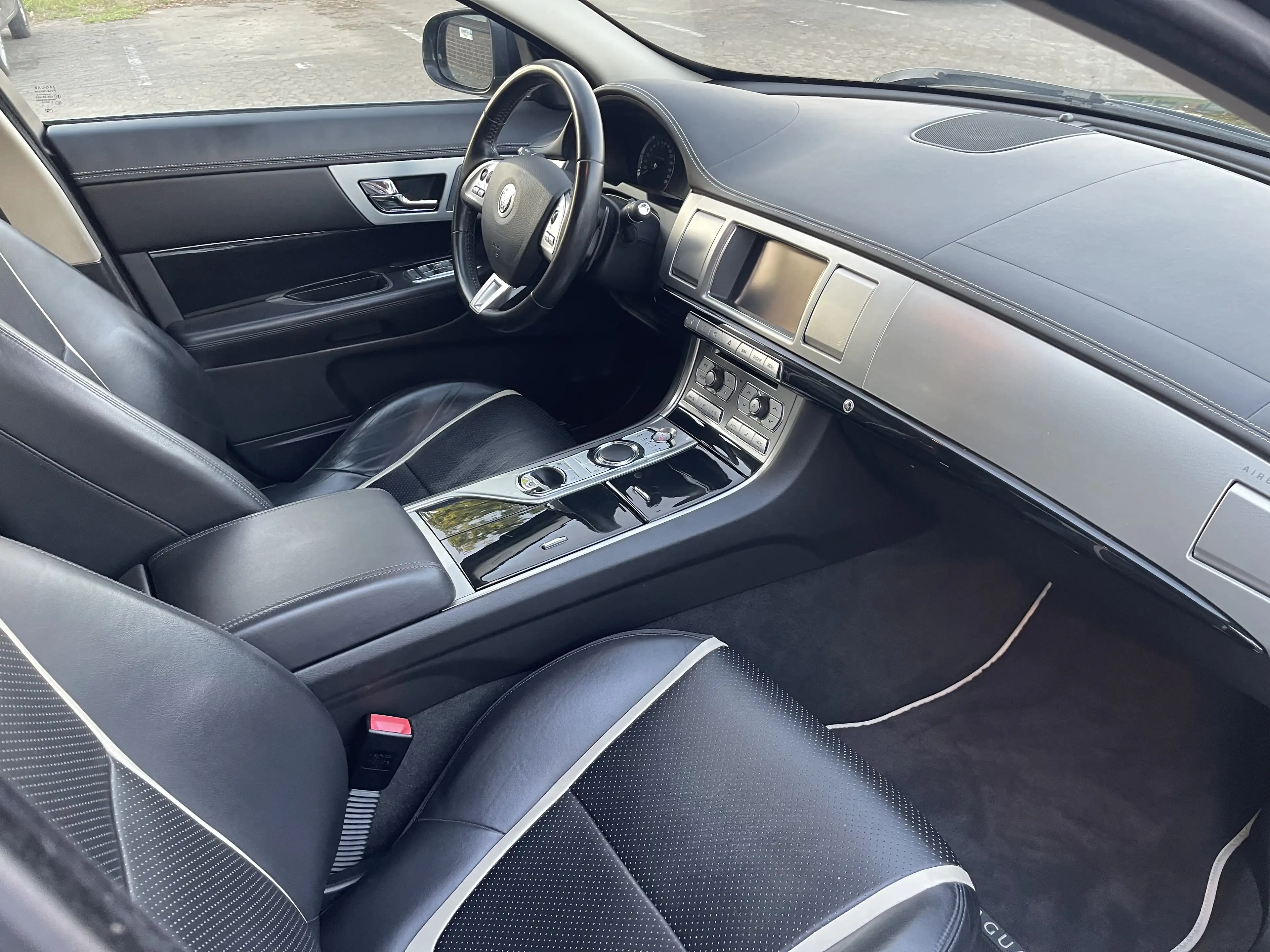 Jaguar XF 5.0 V8 Portfolio Limousine Voll S-Heft 20 Zoll Top — photo 14