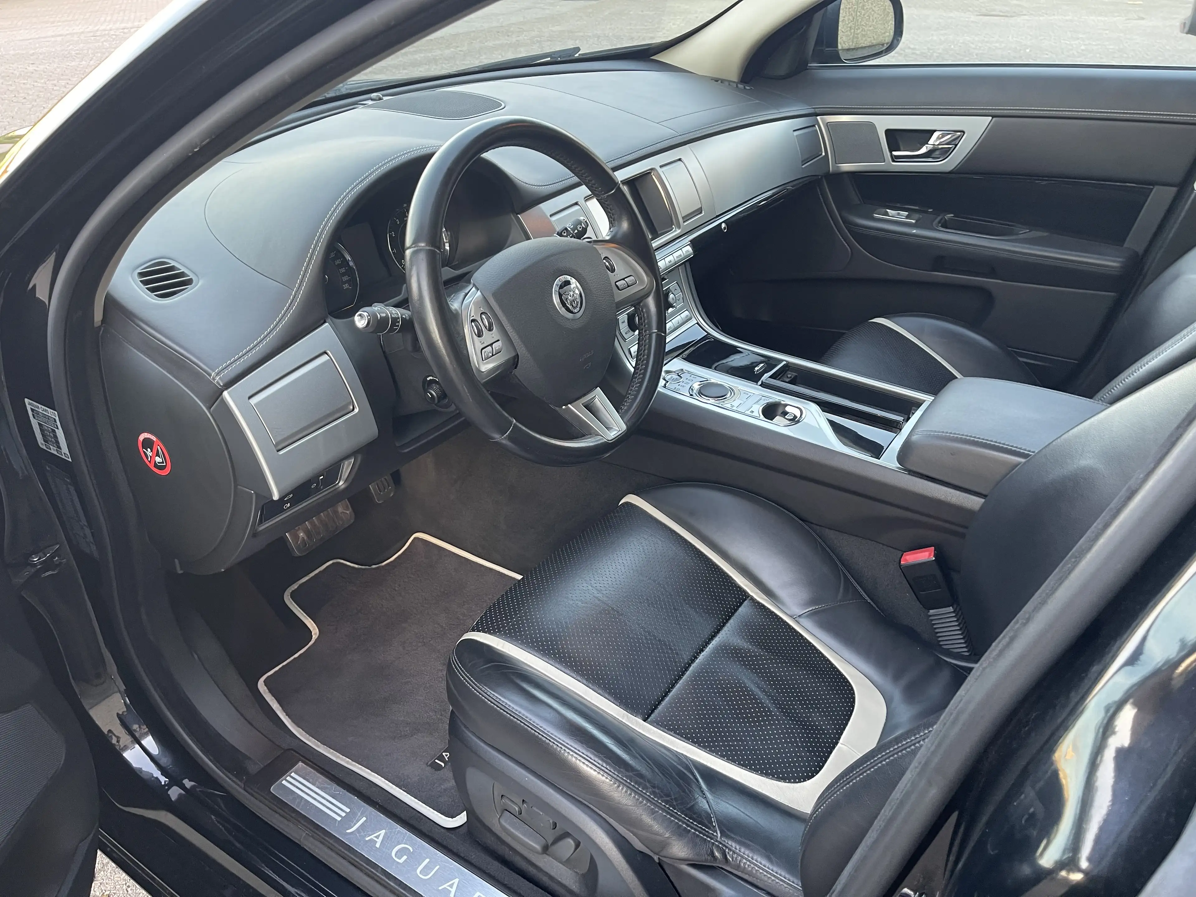 Jaguar XF 5.0 V8 Portfolio Limousine Voll S-Heft 20 Zoll Top — photo 7