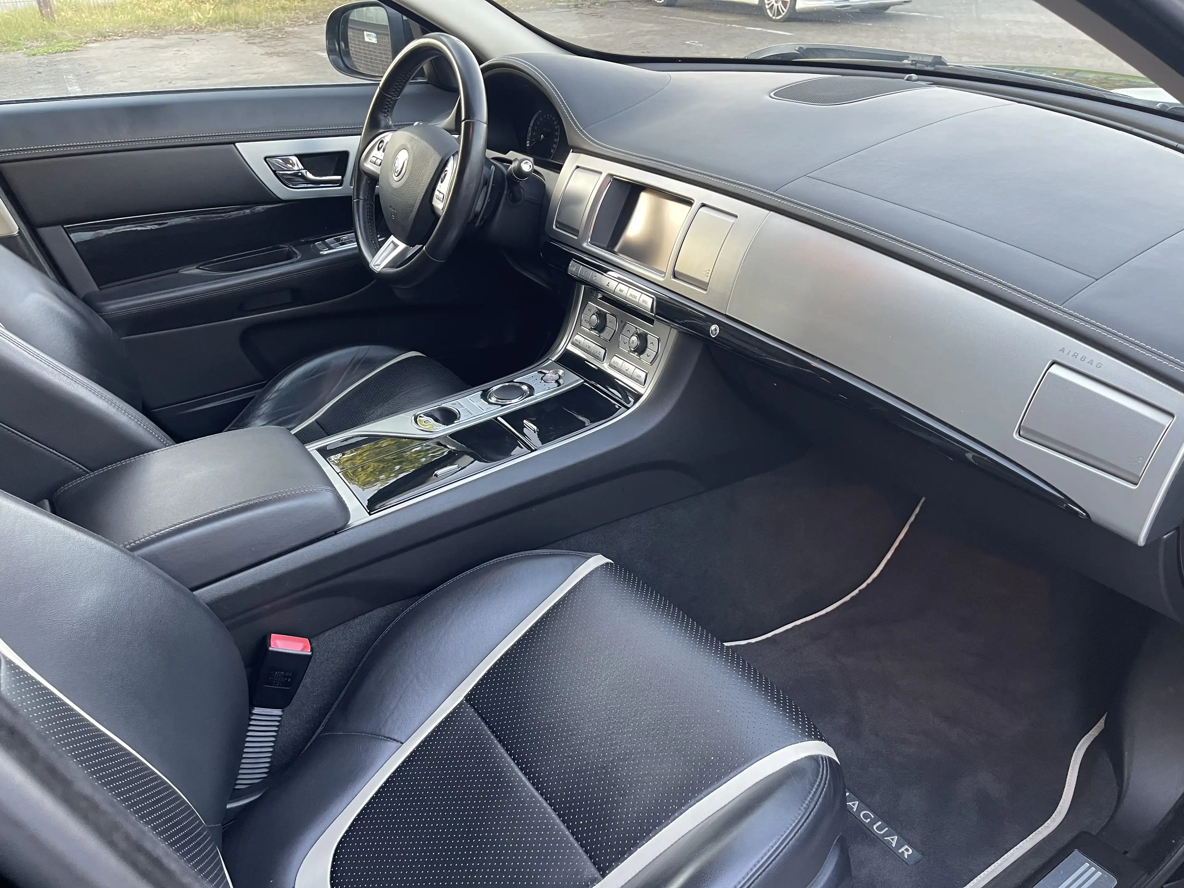 Jaguar XF 5.0 V8 Portfolio Limousine Voll S-Heft 20 Zoll Top — photo 12