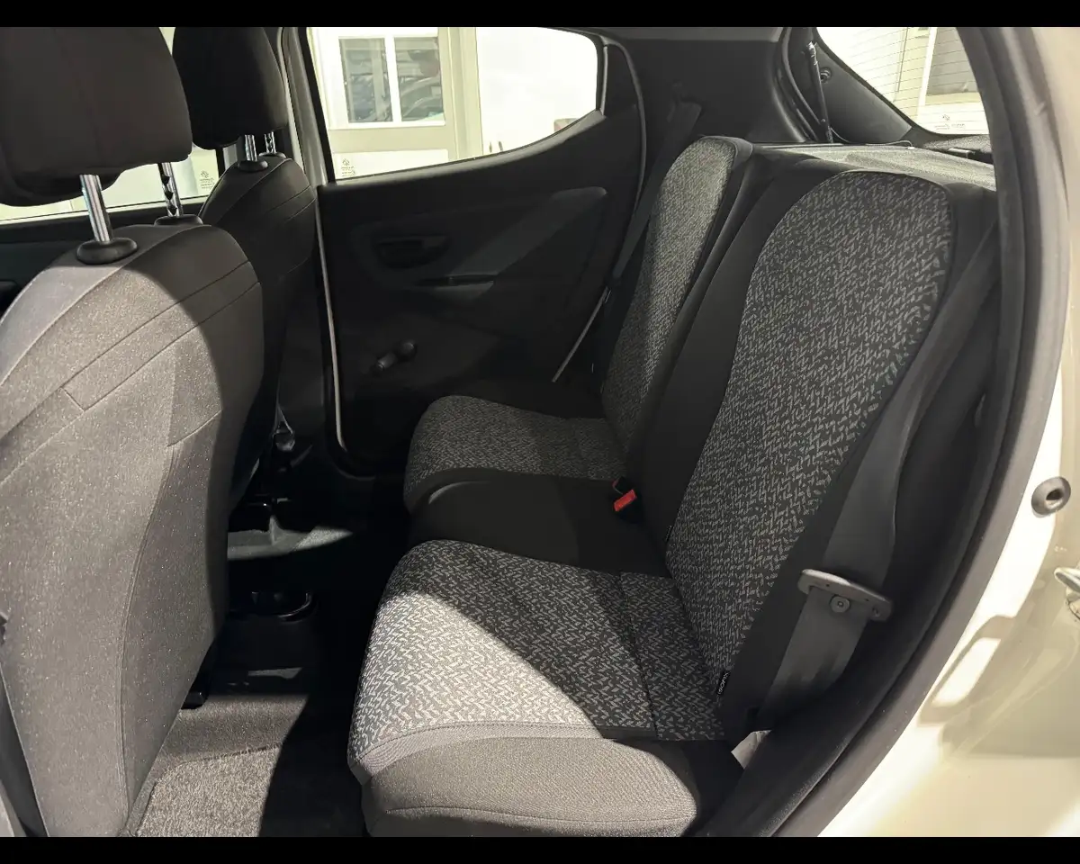 Lancia Ypsilon 2022 — фото 15