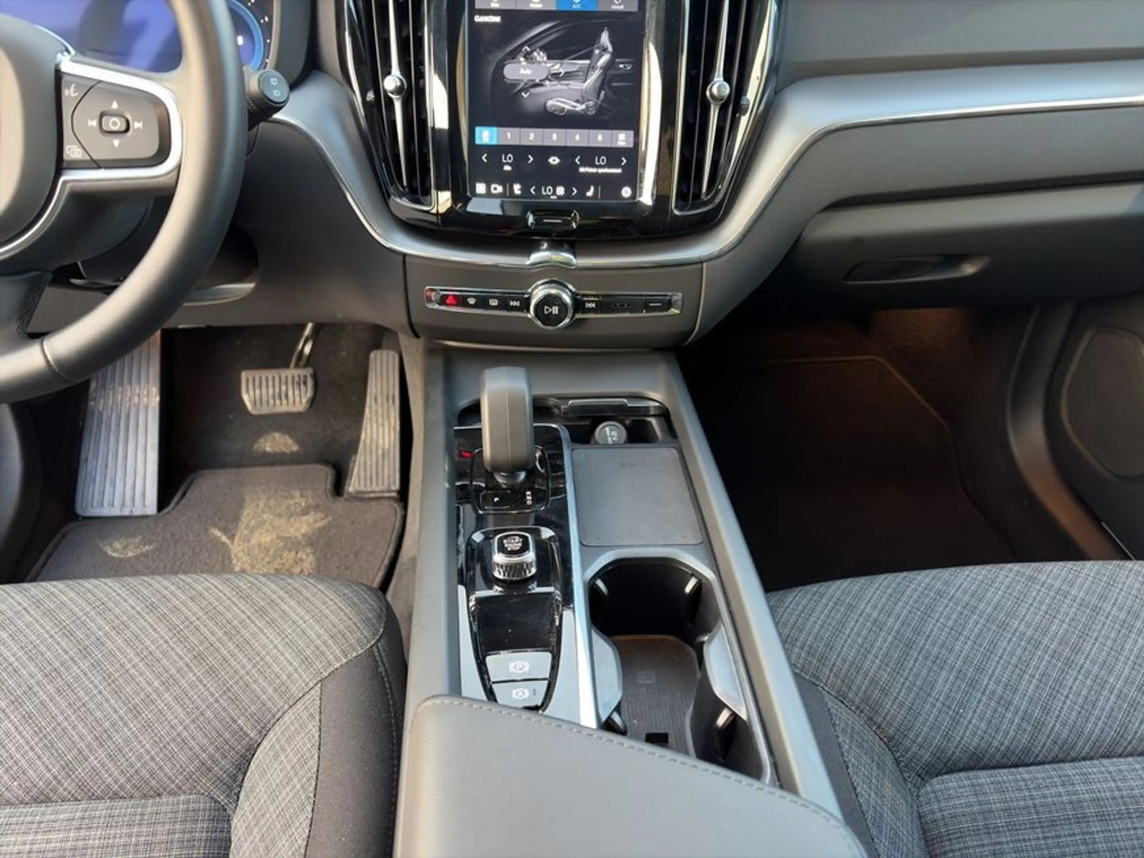 Volvo XC60 XC60 B5 AWD Core Aut Google-Maps LED-Thors-Hammer — photo 14