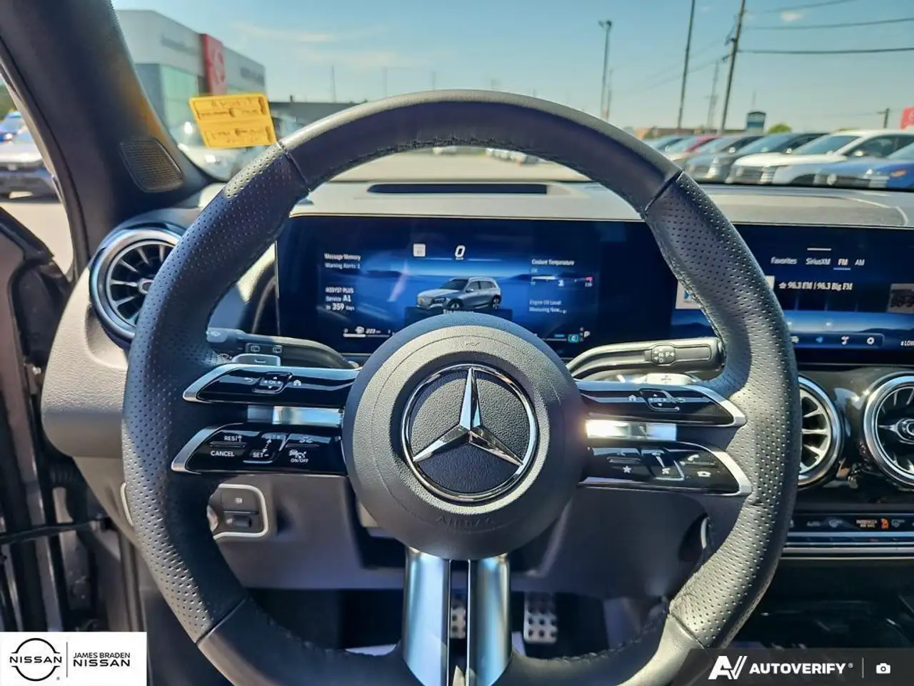 Mercedes-Benz GLB снимка Mercedes-Benz GLB