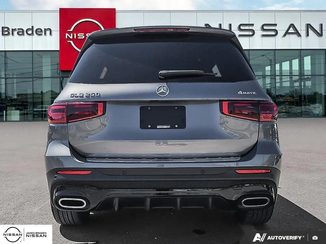 Mercedes-Benz GLB снимка Mercedes-Benz GLB