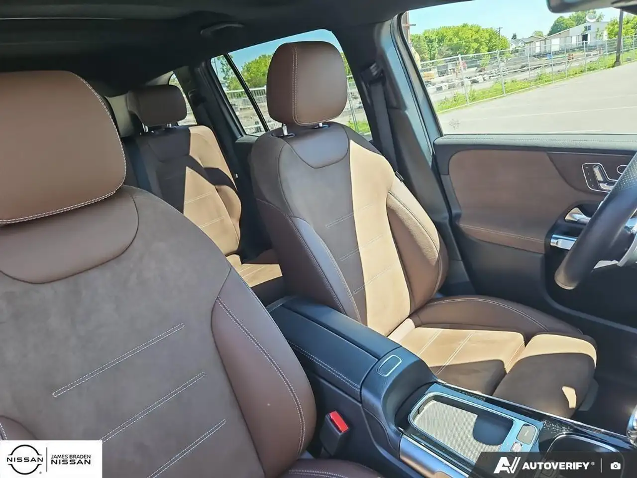 Mercedes-Benz GLB снимка Mercedes-Benz GLB