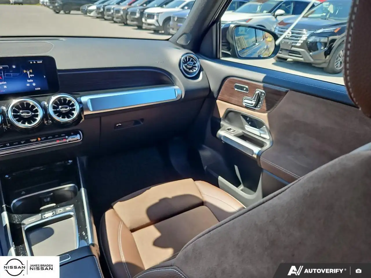 Mercedes-Benz GLB снимка Mercedes-Benz GLB