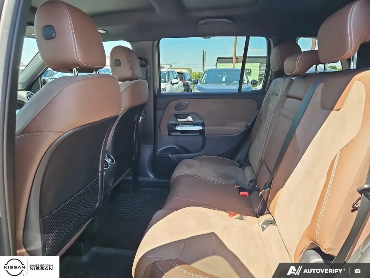 Mercedes-Benz GLB снимка Mercedes-Benz GLB