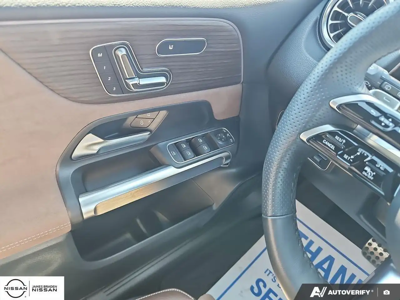 Mercedes-Benz GLB снимка Mercedes-Benz GLB