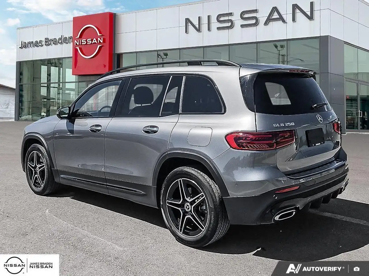 Mercedes-Benz GLB снимка Mercedes-Benz GLB
