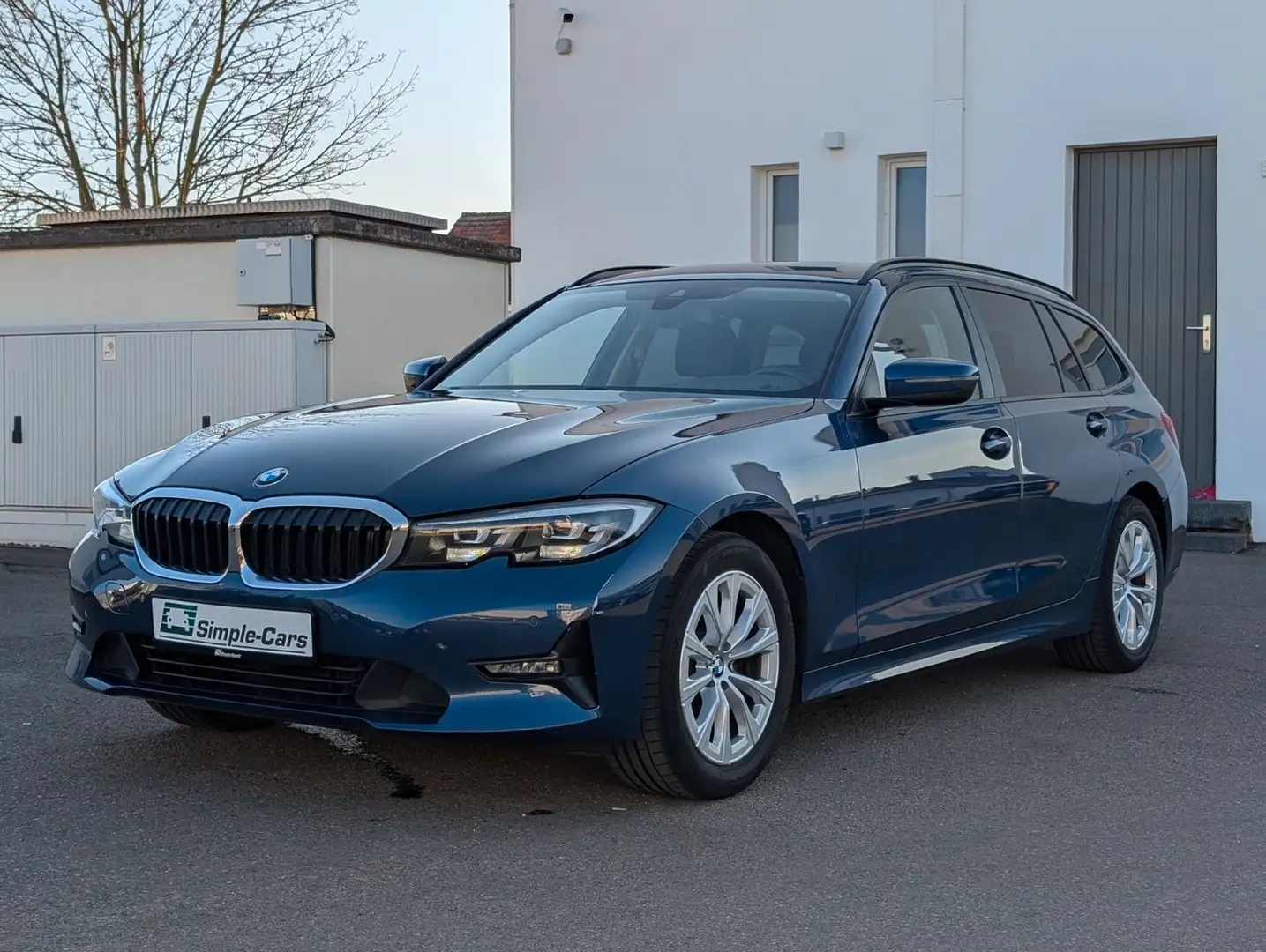 BMW 318 3er Touring 318 d *AHK*NAVI*ASISST*NEW-MODEL*LED Bleu - 1
