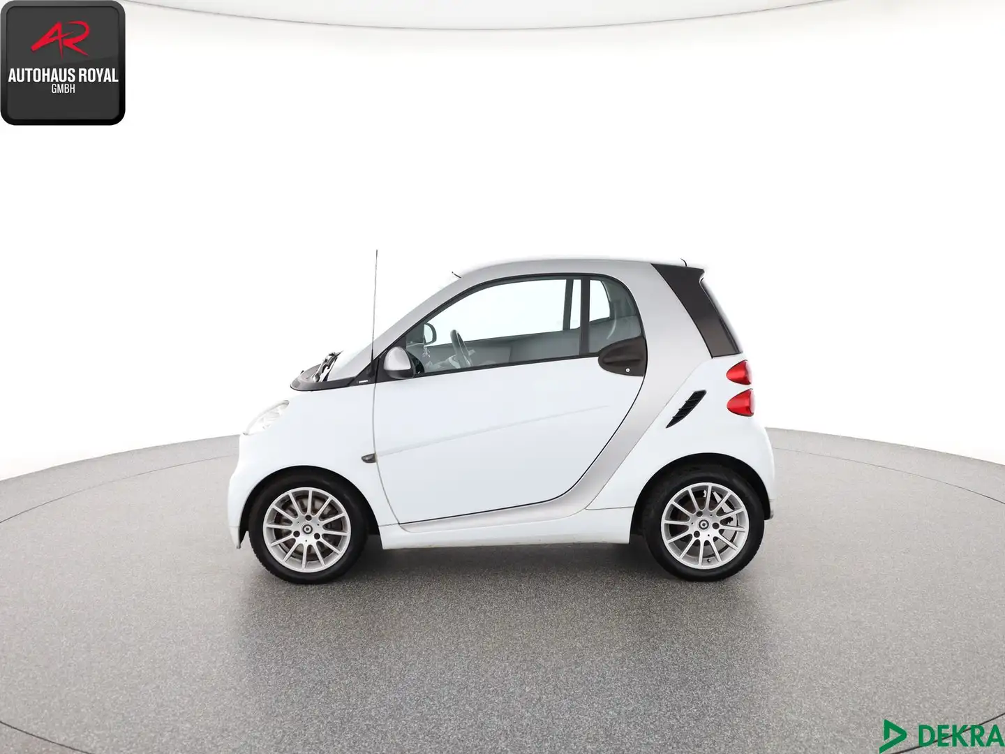 smart forTwo ForTwo Coupe 1.0 MHD SOFTTOUCH PANORAMA,KLIMA Weiß - 2