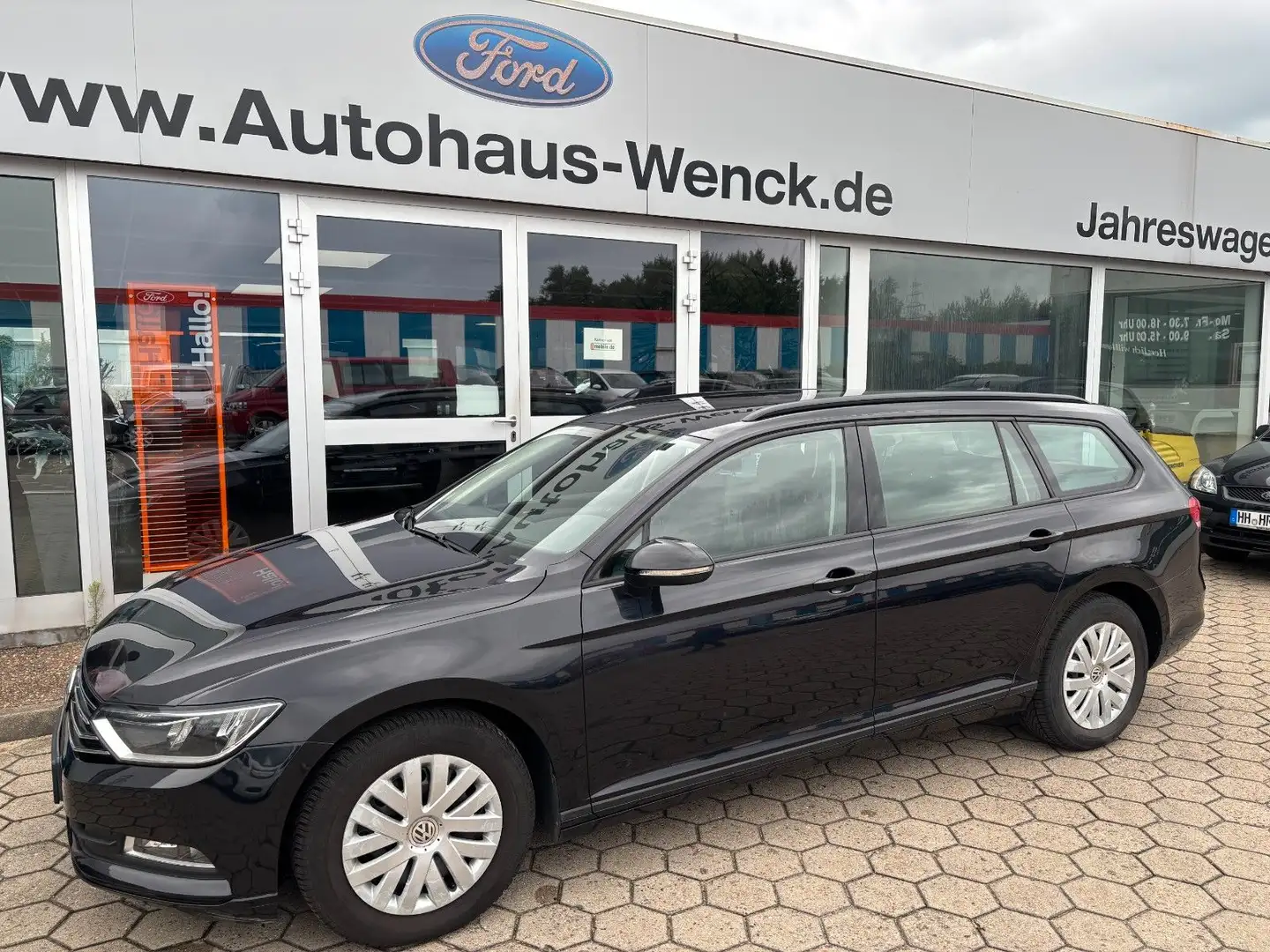 Volkswagen Passat 1,6l*2.HAND*KLIMA*NAVI*EURO6*EXPORT Schwarz - 2