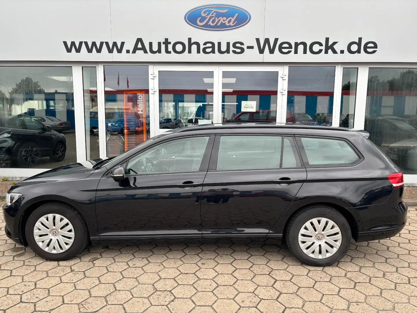 Volkswagen Passat 1,6l*2.HAND*KLIMA*NAVI*EURO6*EXPORT Schwarz - 1