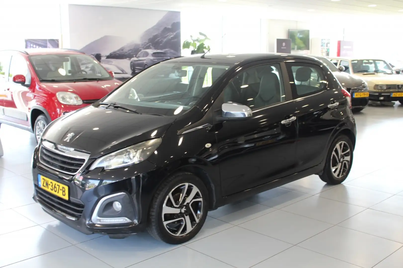 Peugeot 108 1.0 e-VTi Leer, Stoelverwarming, 5-Drs, Bluetooth Zwart - 2