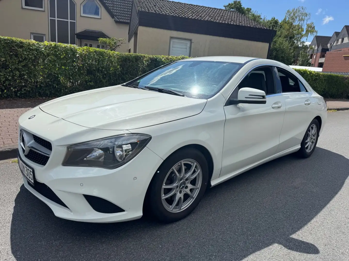 Mercedes-Benz CLA 220 CDI Limo Autom. Leder Navi TÜV Blanc - 1