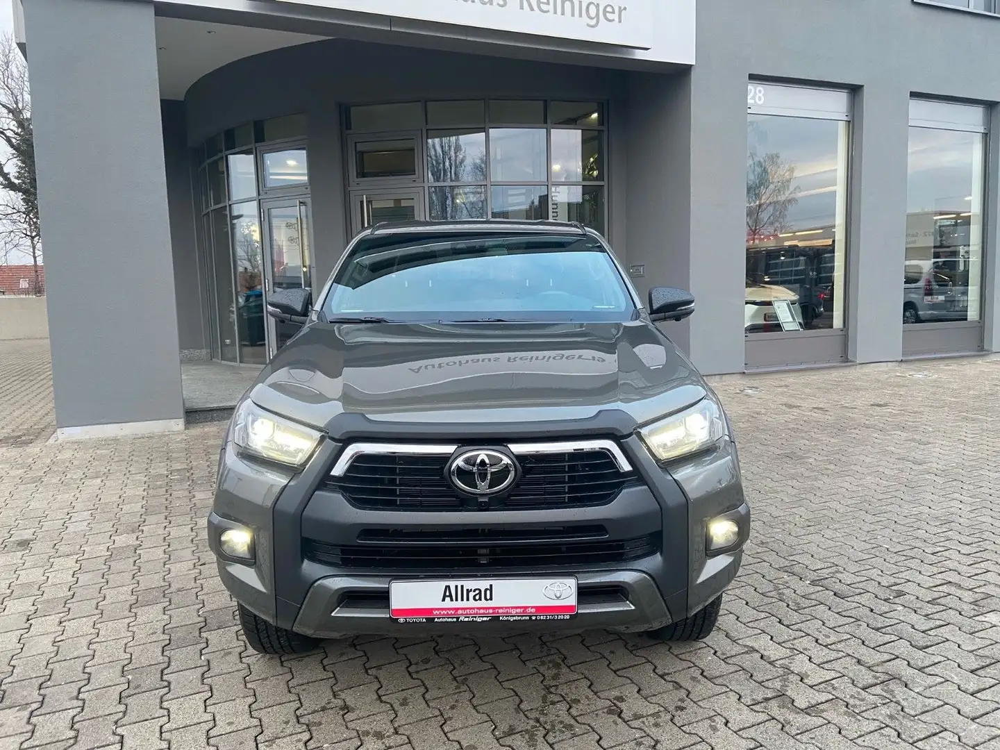 Toyota Hilux 2,8Double Cab 4x4 Invincible* Modell 2025 Brun - 2