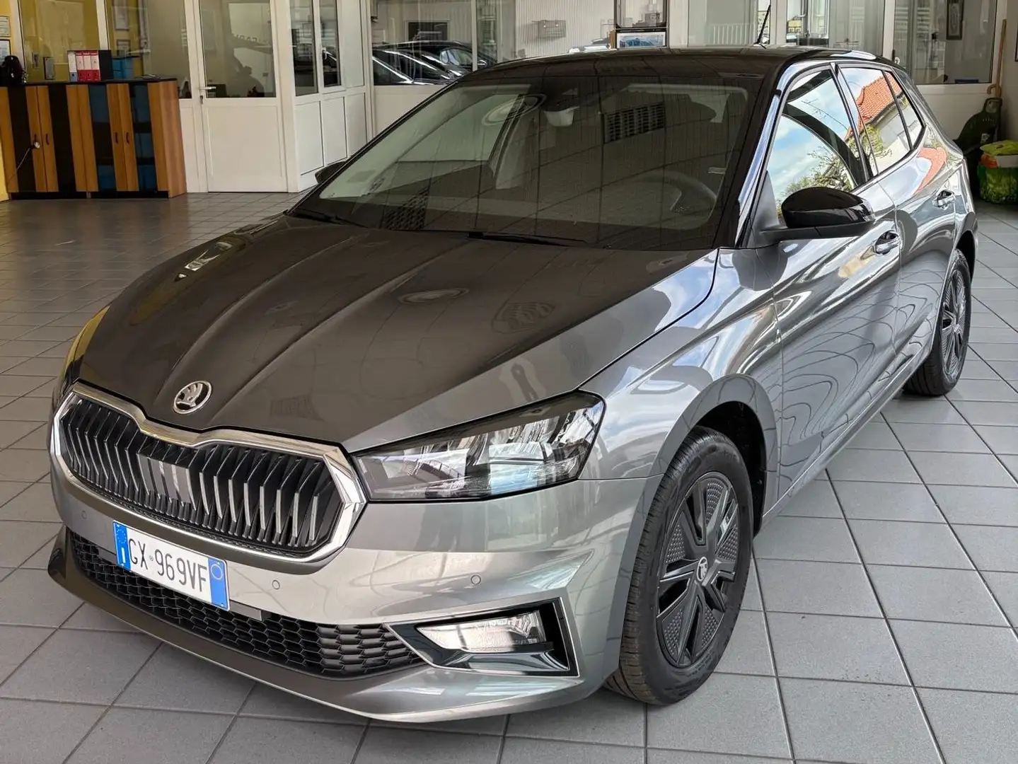 Skoda Fabia Fabia 1.0 tsi evo Style 95cv Grijs - 1