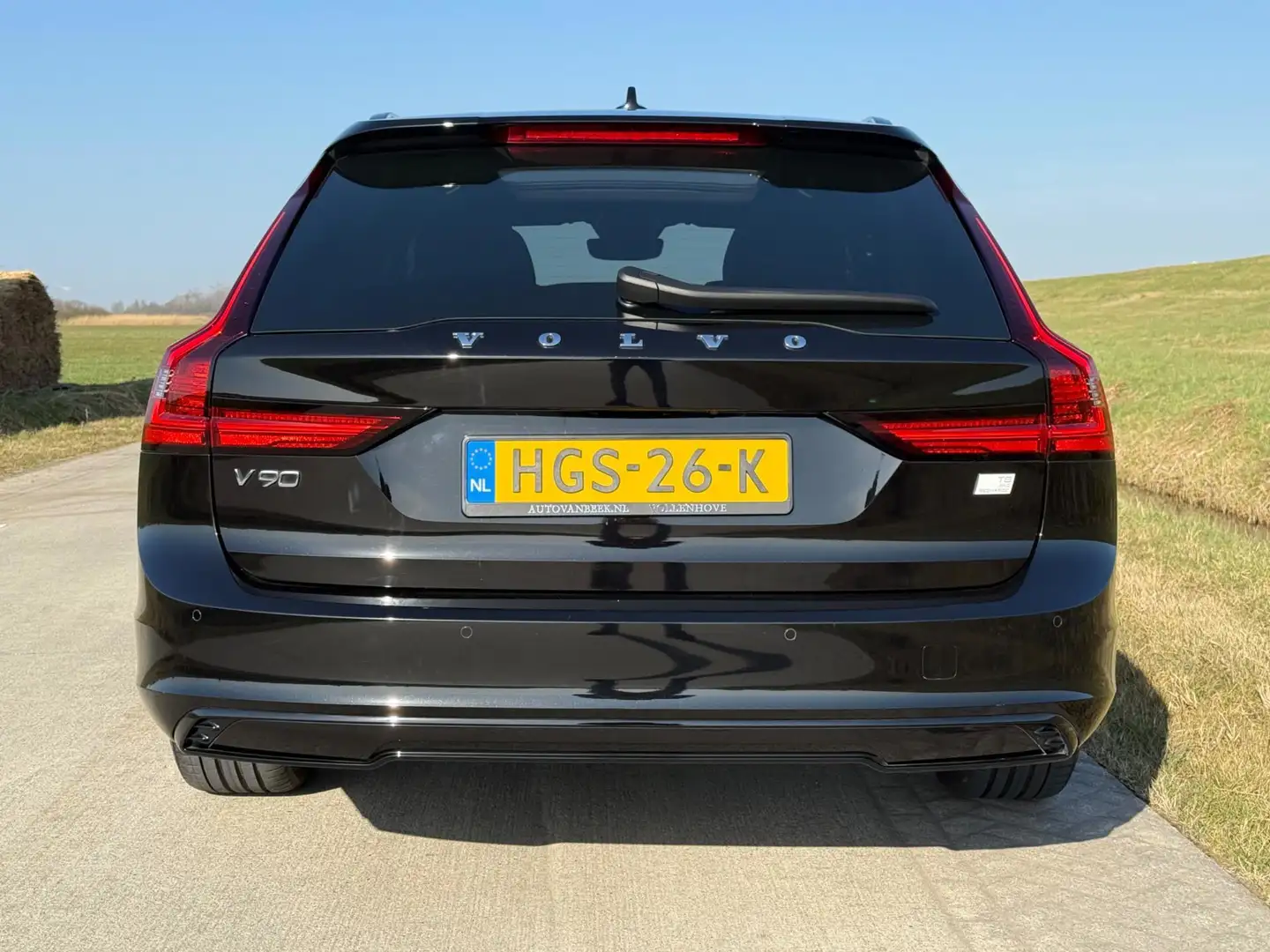 Volvo V90 2.0 T8 AWD R-Design Exclusive|H+K|Luchtvering|Pano Negro - 2