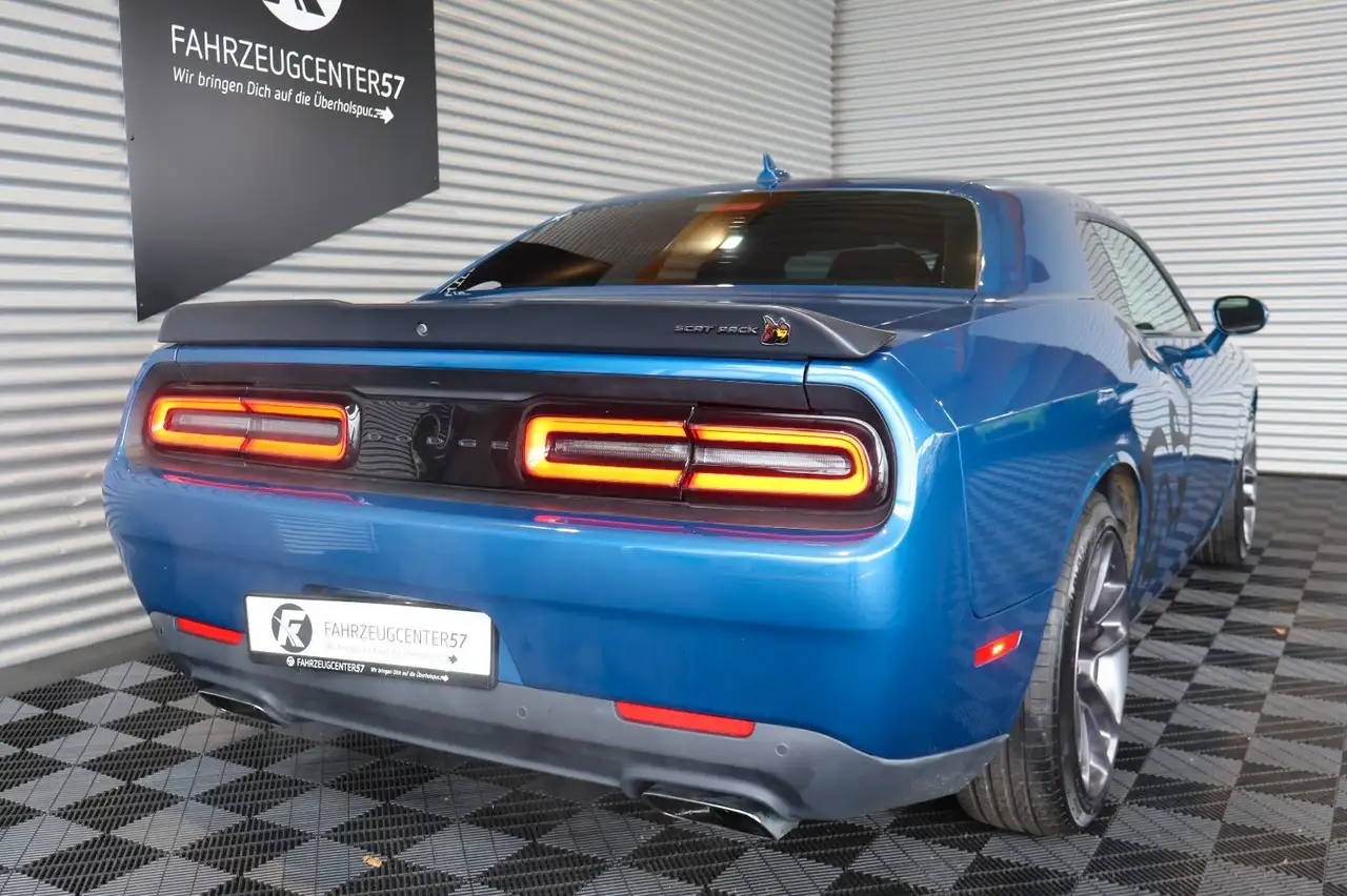 Dodge Challenger 2022 — фото 10