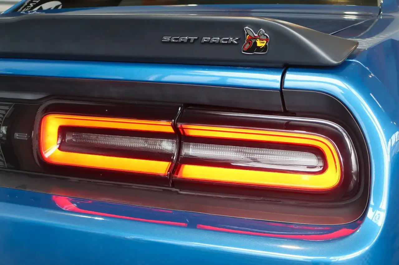 Dodge Challenger 2022 — фото 11