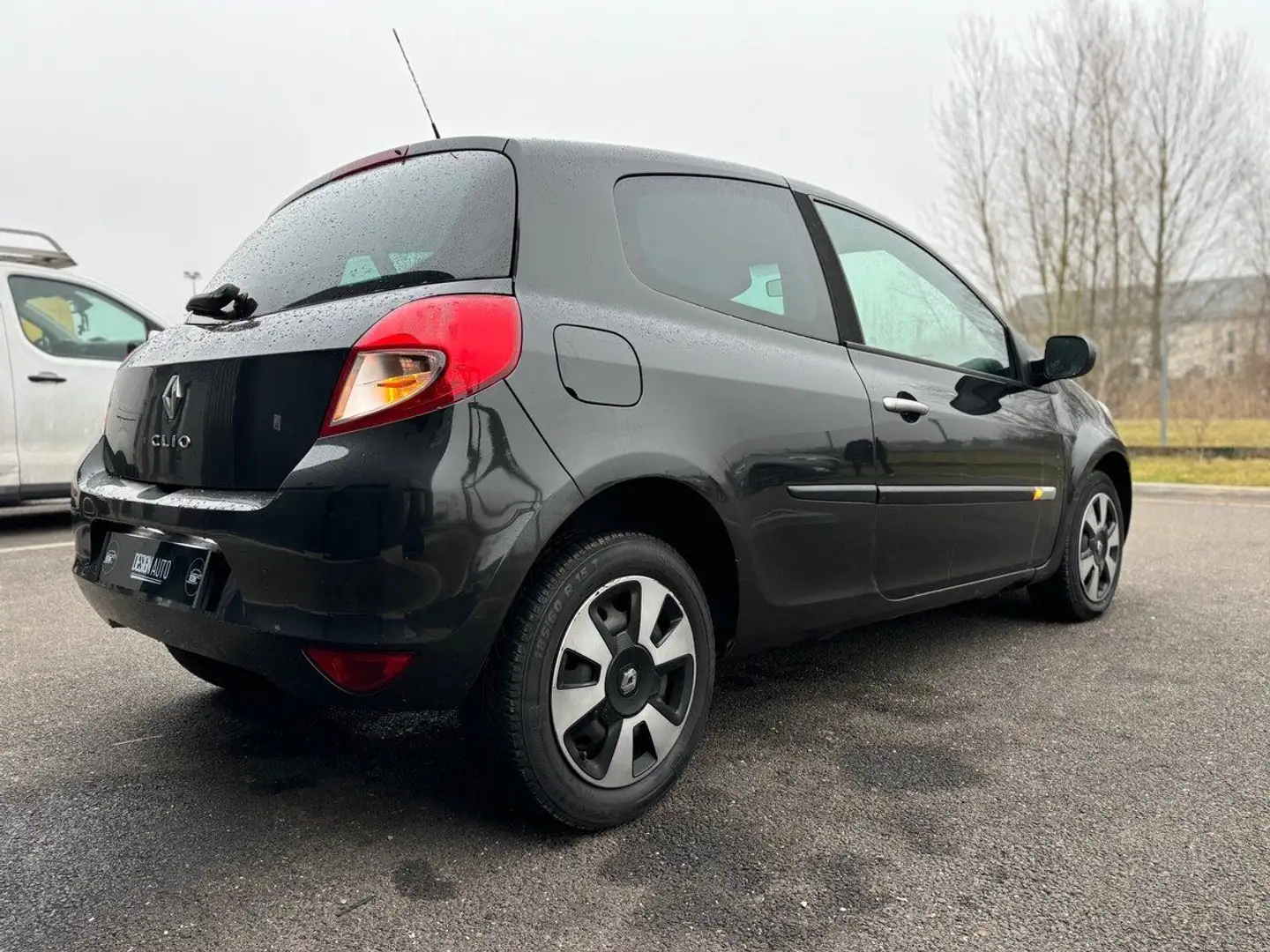 Renault Clio III (2) 1.5 DCI 85 EXCEPTION 3P BOITE 6 VITESSES Noir - 2