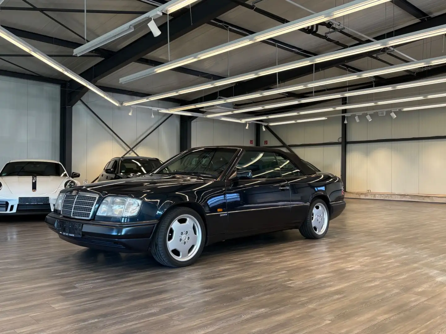 Mercedes-Benz E 220 CABRIO SPORTLINE W124 Blauw - 1
