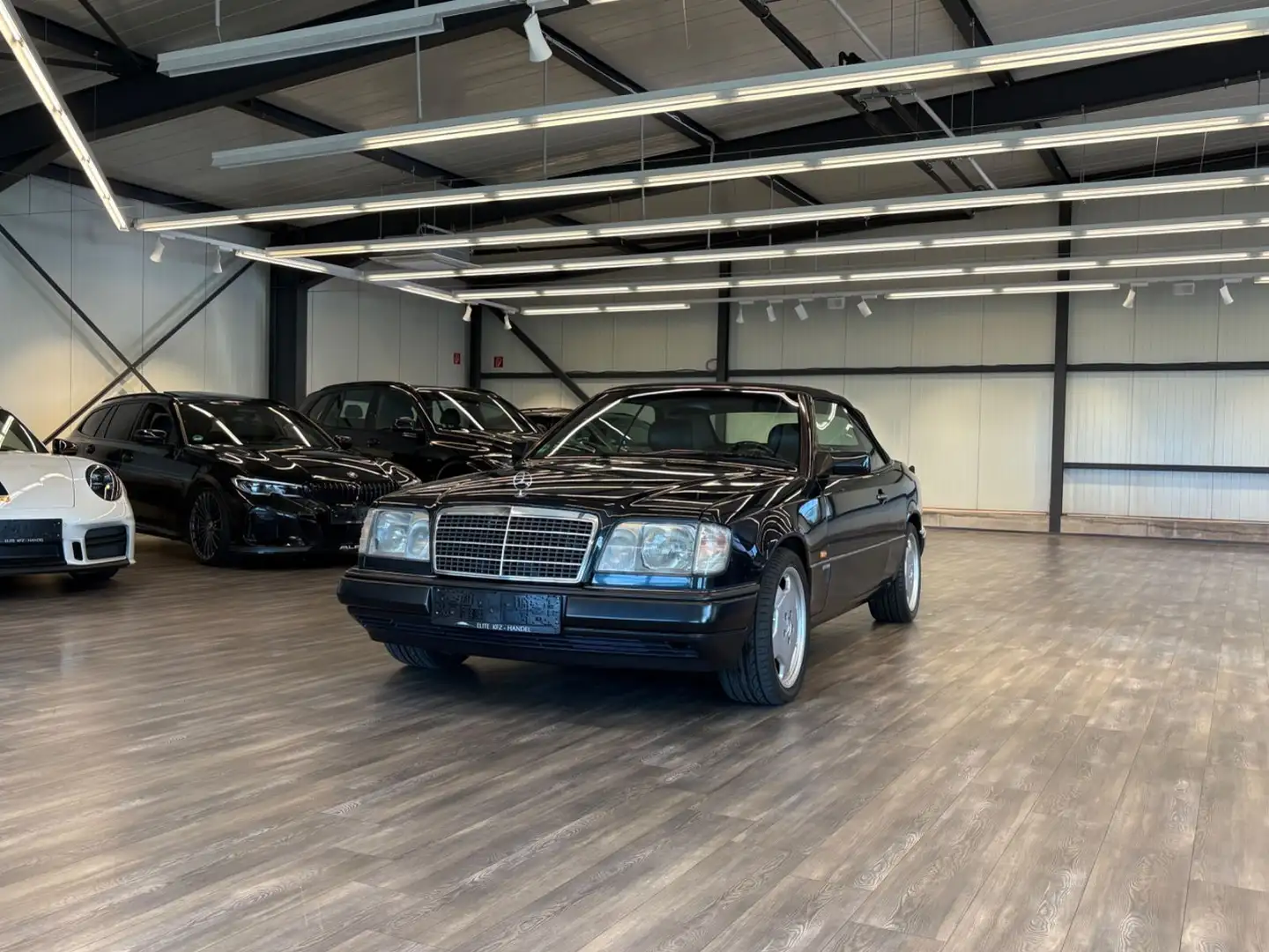 Mercedes-Benz E 220 CABRIO SPORTLINE W124 Blauw - 2