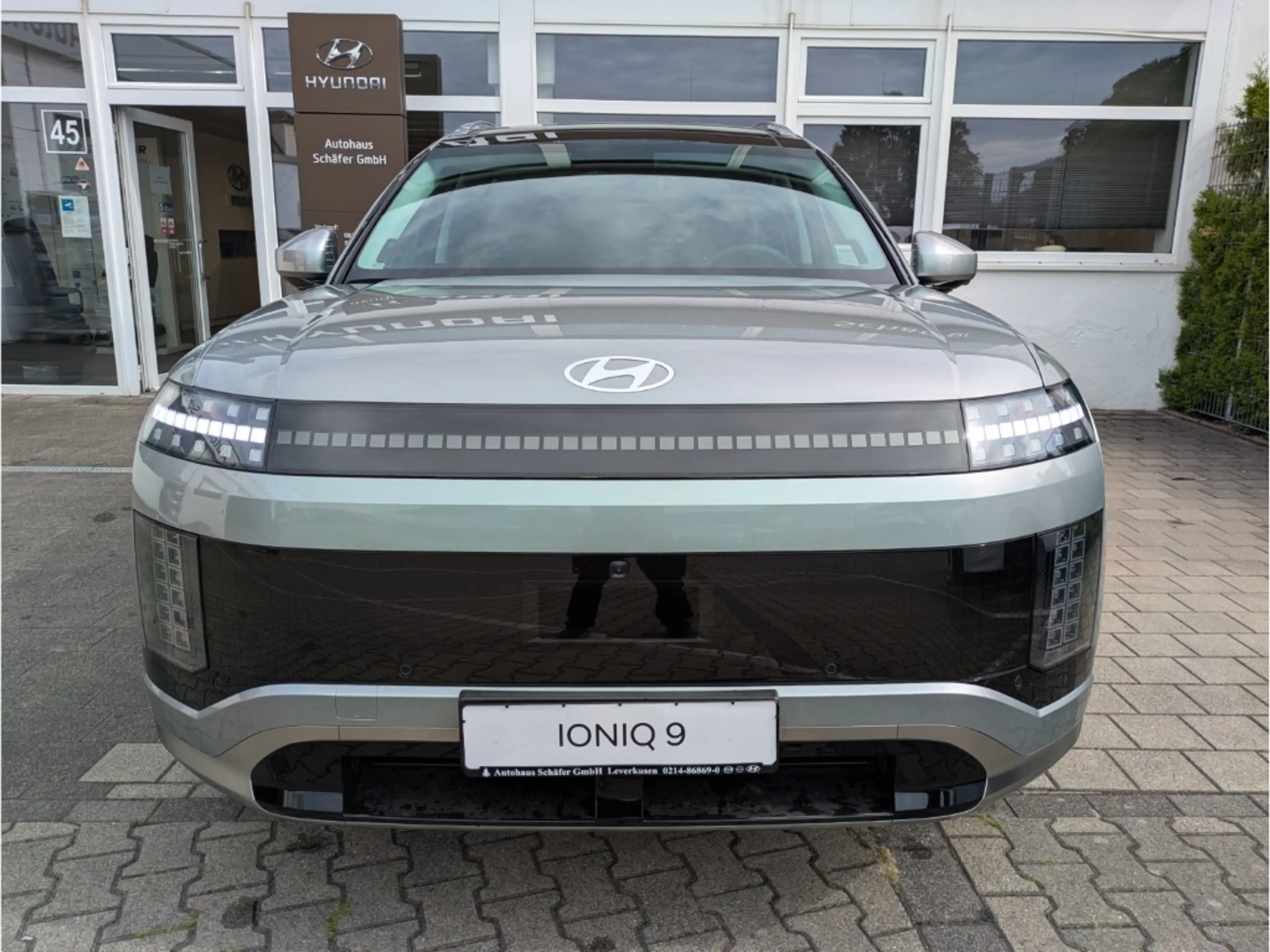 Hyundai IONIQ 9 UNIQ 110kWh (307PS) 4WD 7-Sitzer Pano HUD El. Pano — photo 2