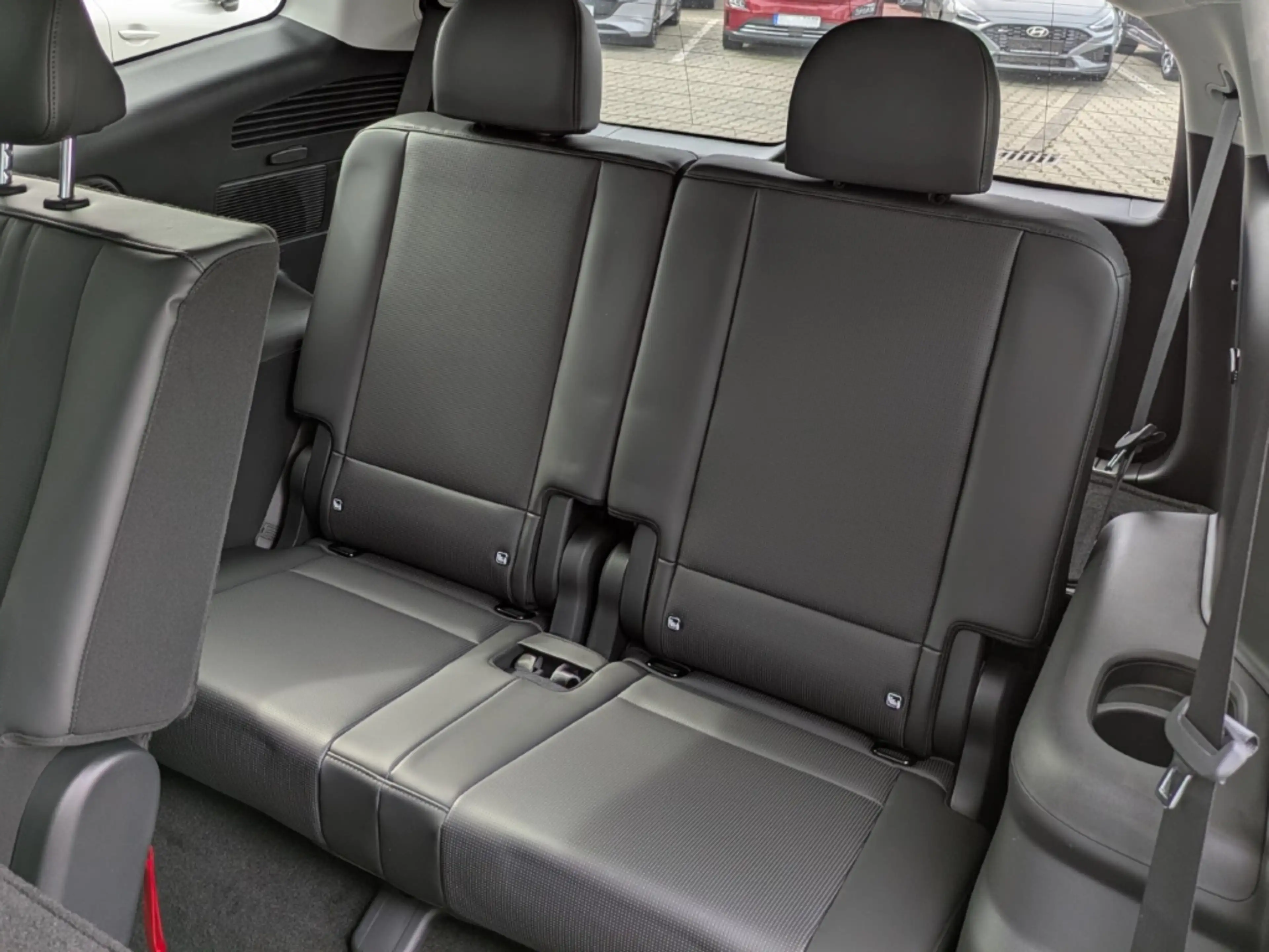 Hyundai IONIQ 9 UNIQ 110kWh (307PS) 4WD 7-Sitzer Pano HUD El. Pano — photo 7