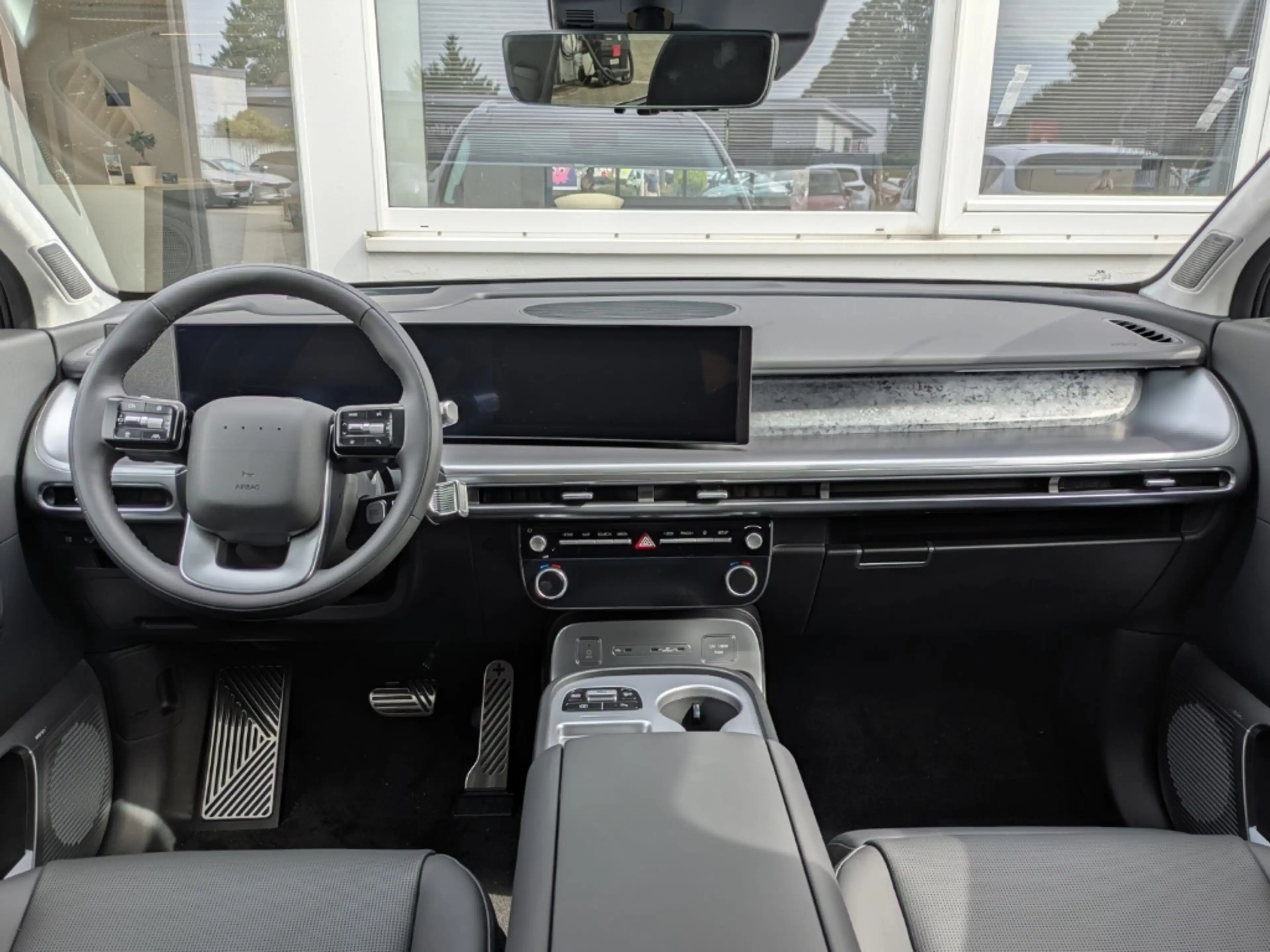 Hyundai IONIQ 9 UNIQ 110kWh (307PS) 4WD 7-Sitzer Pano HUD El. Pano — photo 8