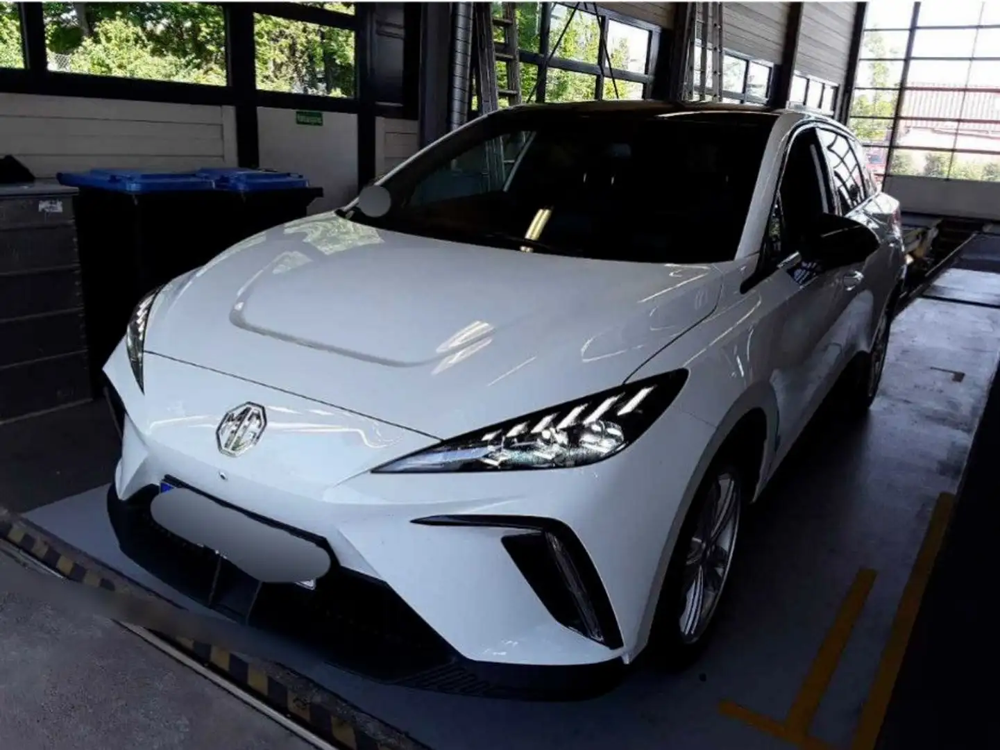 MG MG4 Luxury 50 KWH LED/ACC/NAVI/LEDER/SHZ/360° Biały - 1